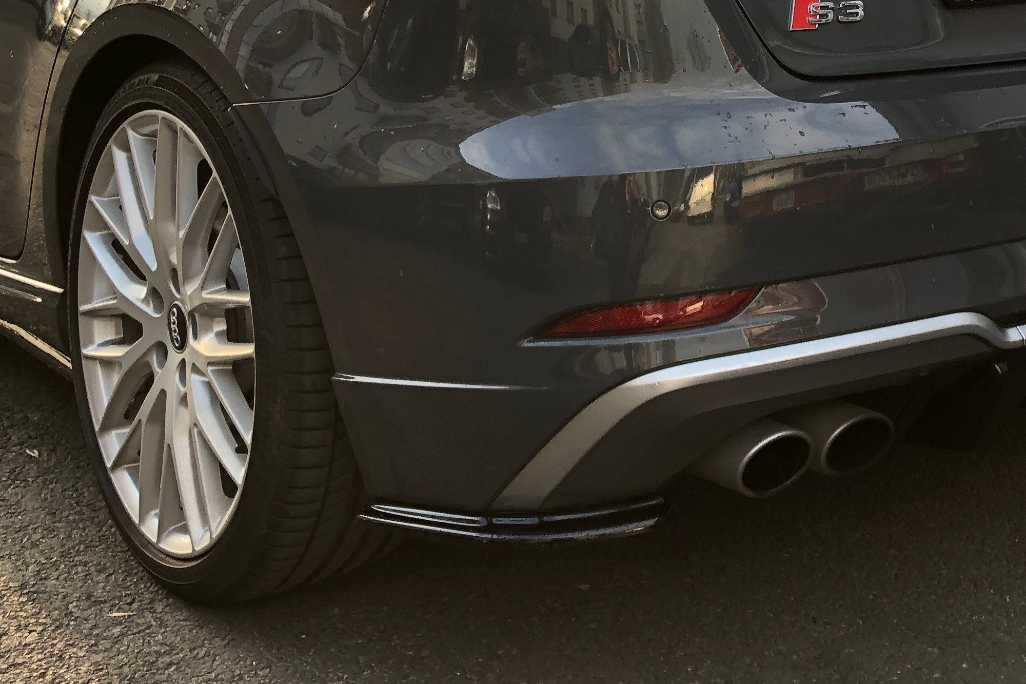 Maxton Design Heck Ansatz Flaps Diffusor passend für AUDI S3 8V FACELIFT schwarz Hochglanz