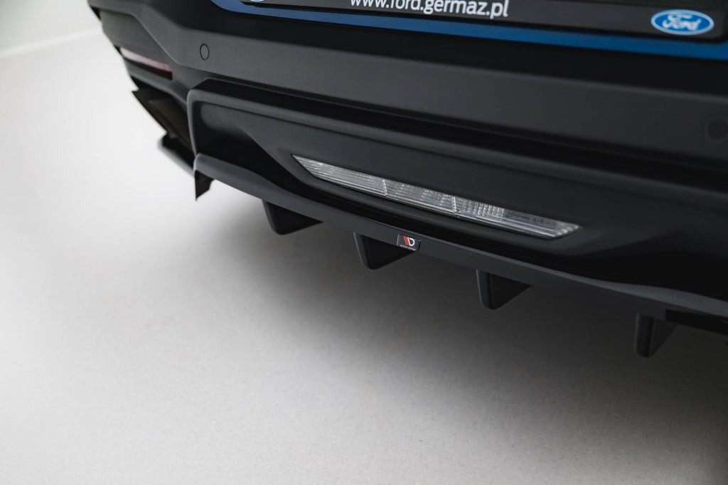 Maxton Design Street+ Mittlerer Diffusor RACE passend für Ford Mustang GT Mk7 schwarz Hochglanz