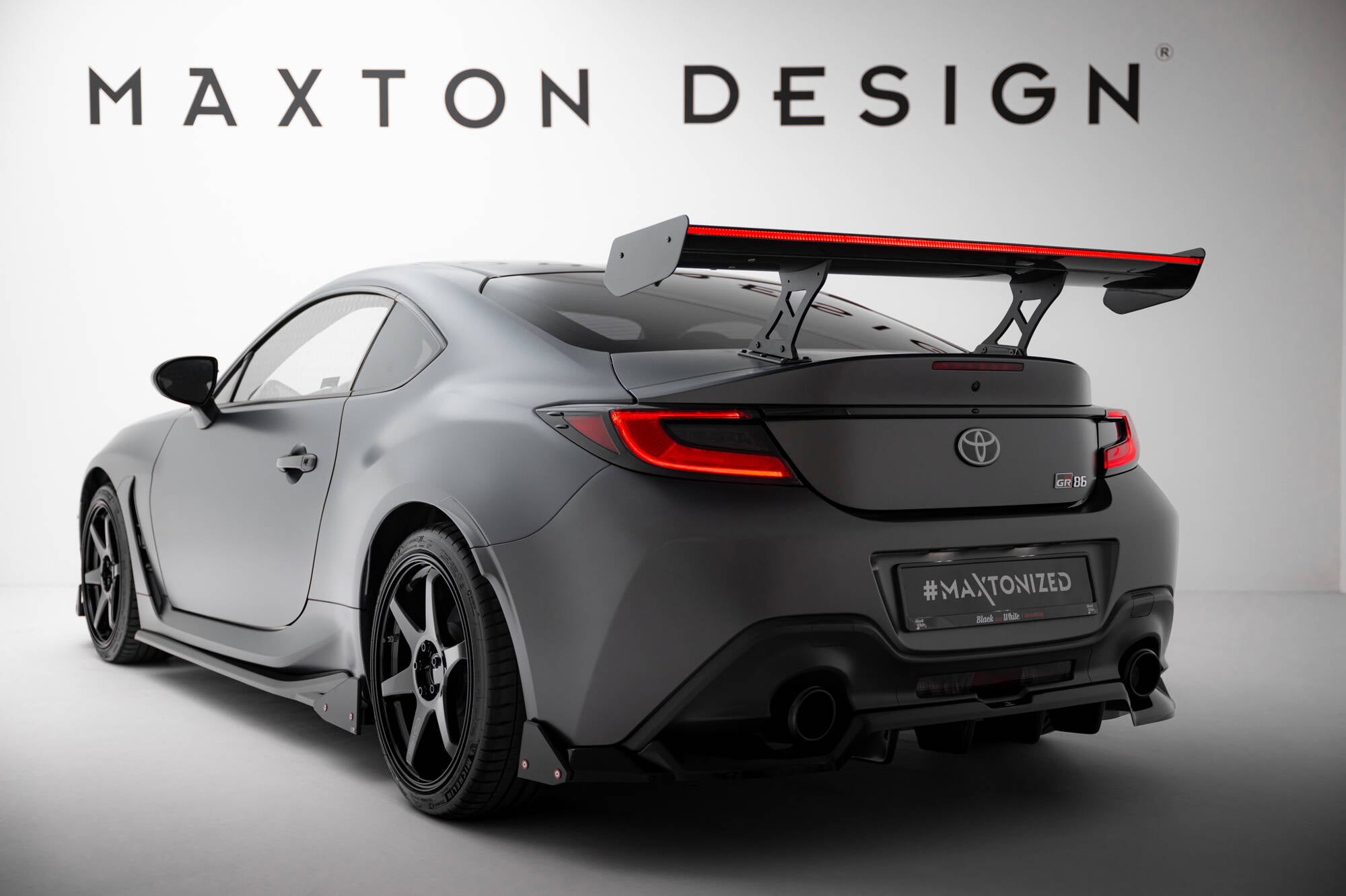 Maxton Design Carbon Spoiler With Internal Brackets Uprights + LED Toyota GR86 / Subaru BRZ Mk2 für Toyota GR86 Mk1