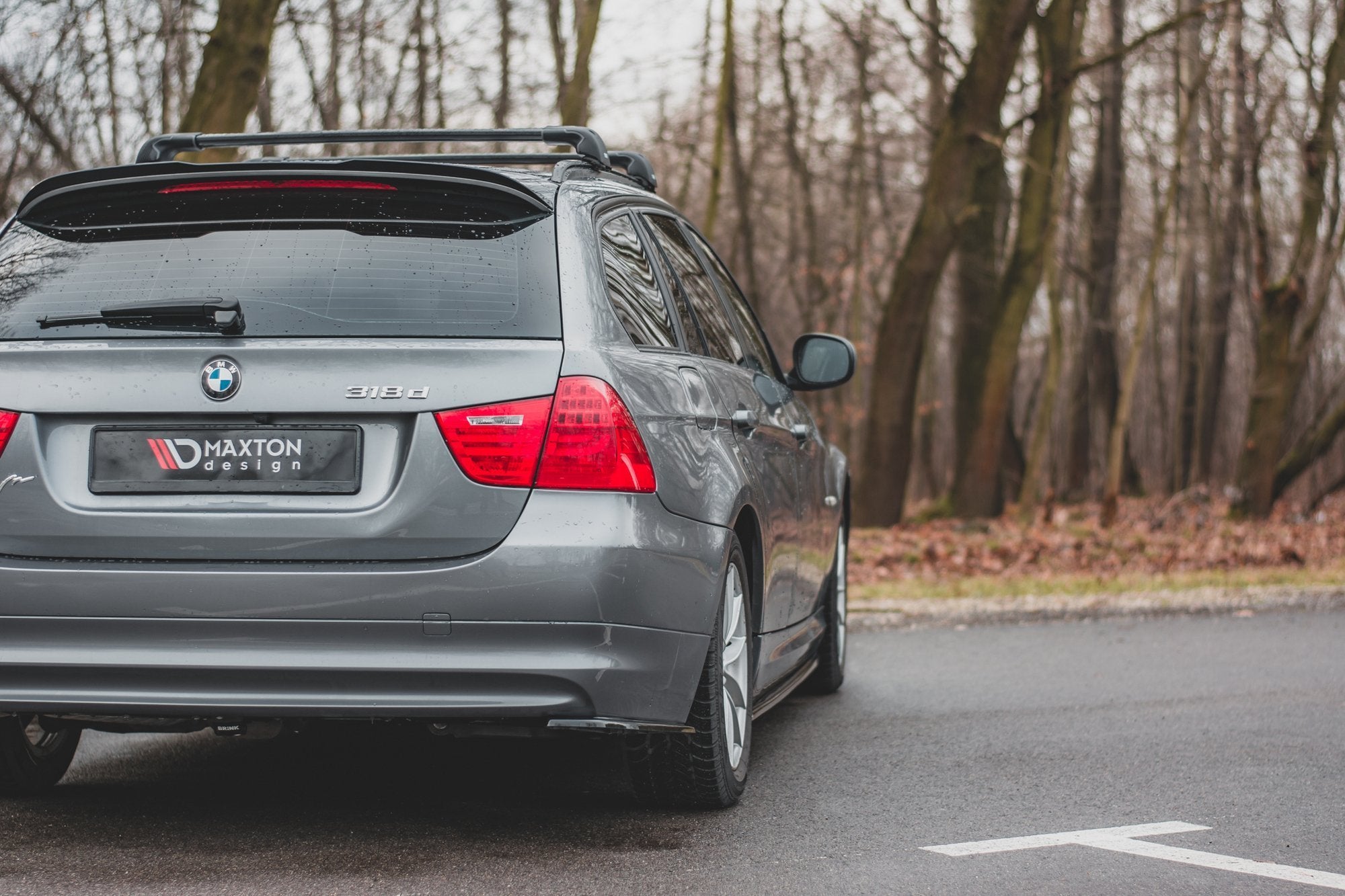 Maxton Design Heck Ansatz Flaps Diffusor für BMW 3er E91 Facelift Carbon Look