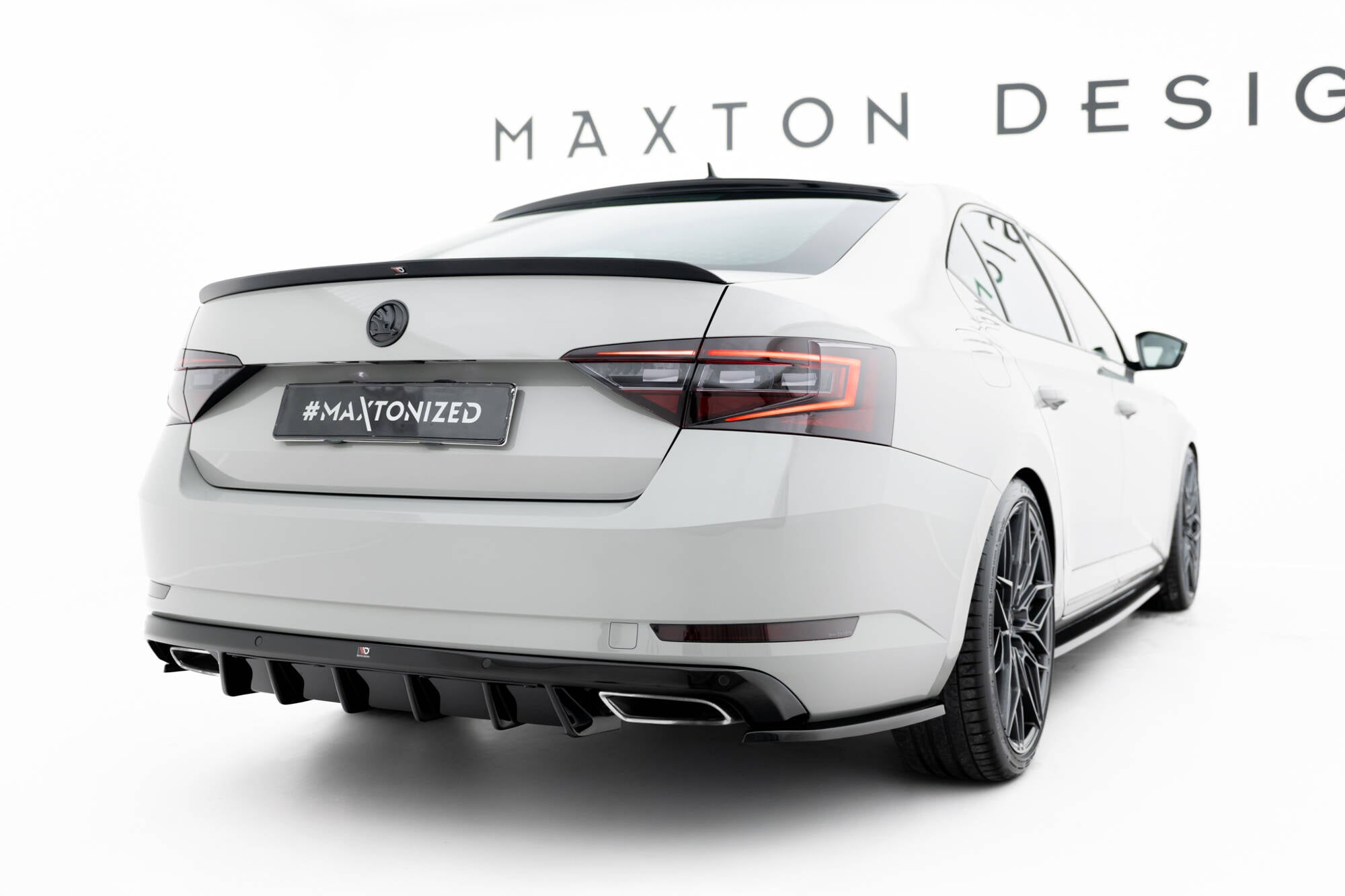 Maxton Design Diffusor Heck Ansatz passend für Skoda Superb Liftback / Combi Mk3 schwarz Hochglanz