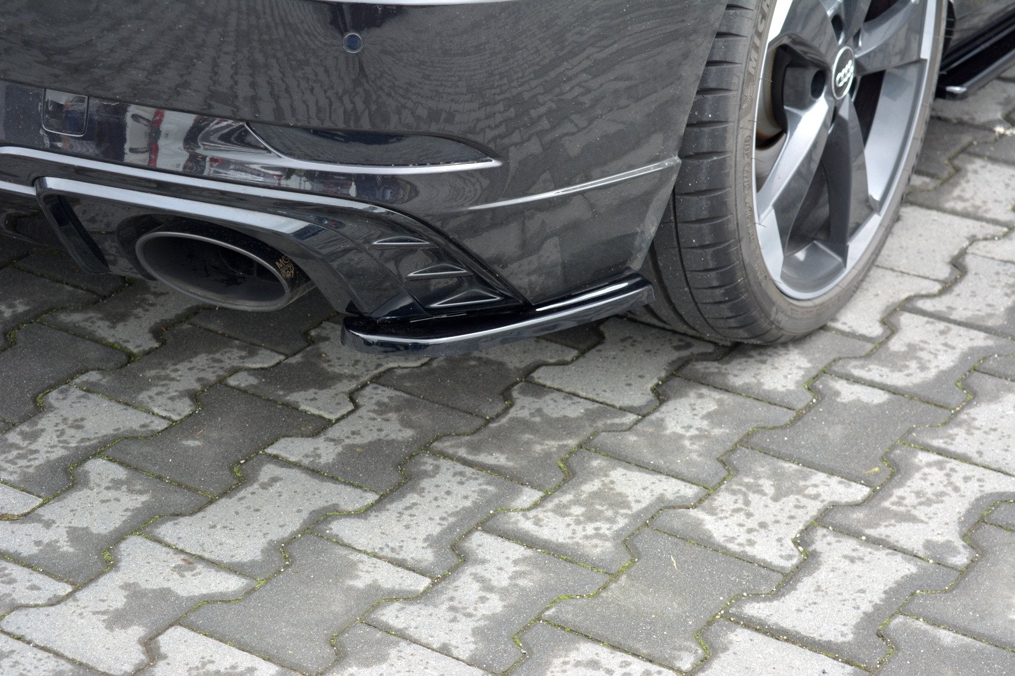 Maxton Design Heck Ansatz Flaps Diffusor passend für Audi RS3 8V FL Sportback schwarz Hochglanz