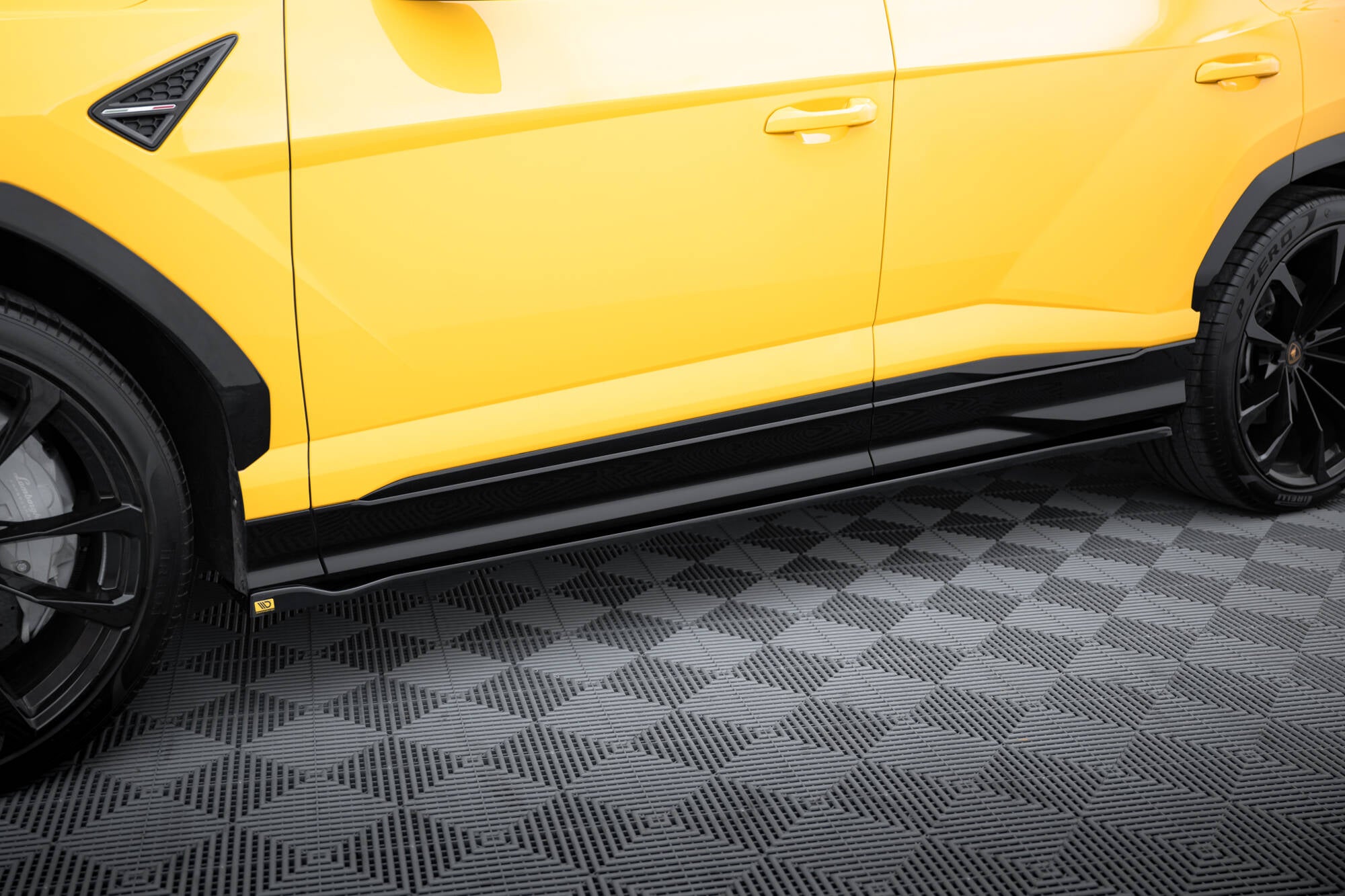 Maxton Design Street+ Seitenschweller Leisten passend für Lamborghini Urus Mk1 schwarz Hochglanz