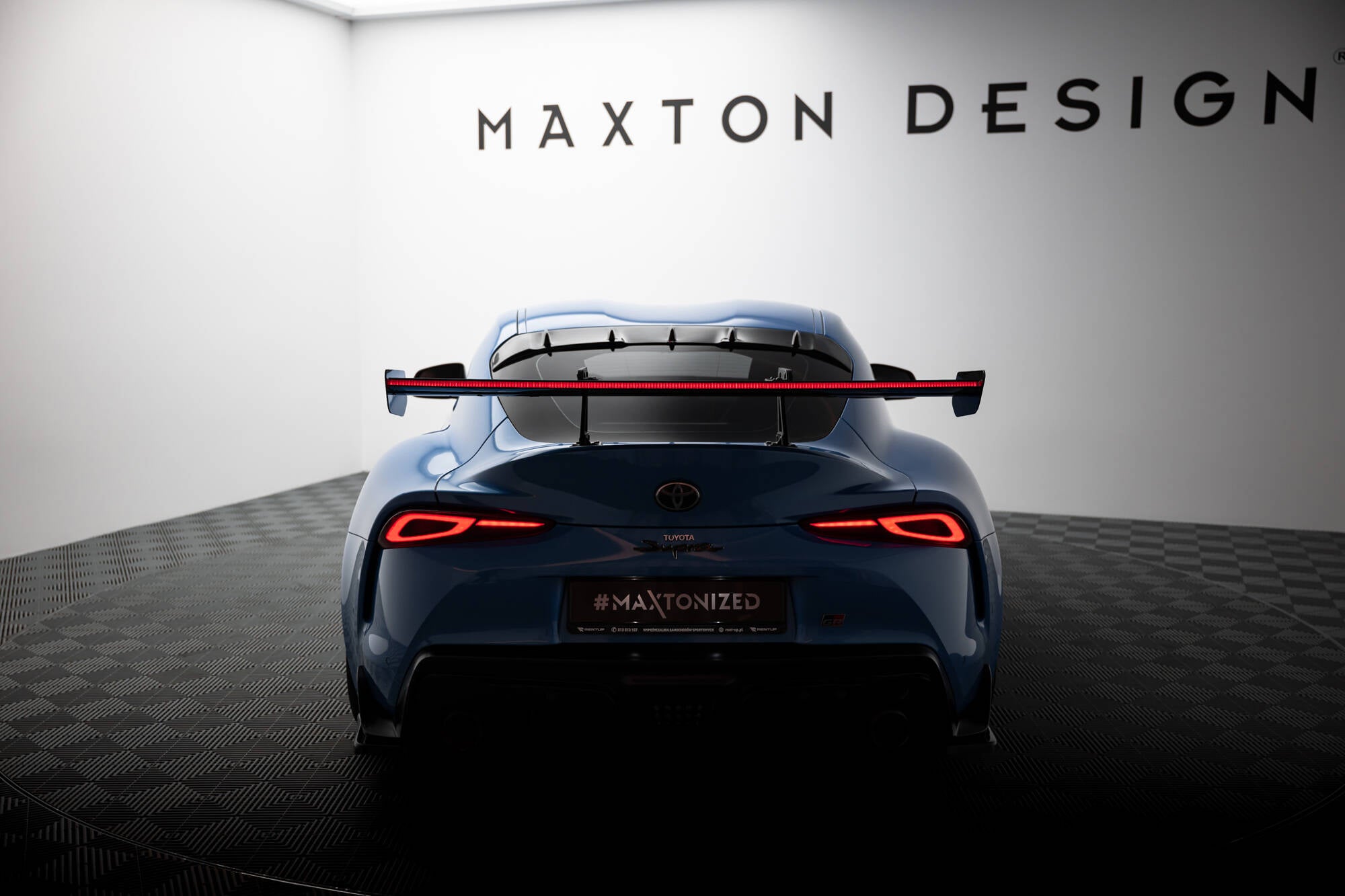 Maxton Design Carbon Spoiler With Upper Swan Mounting + LED Toyota Supra Mk5 für Toyota Supra Mk5