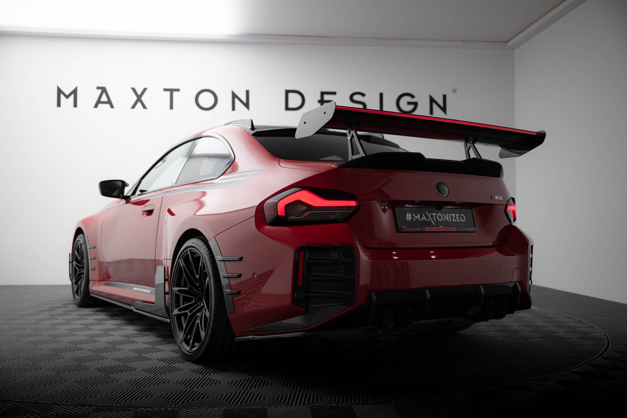 Maxton Design Carbon Spoiler With Upper Swan Mounting + LED BMW M2 G87 für BMW M1 E82