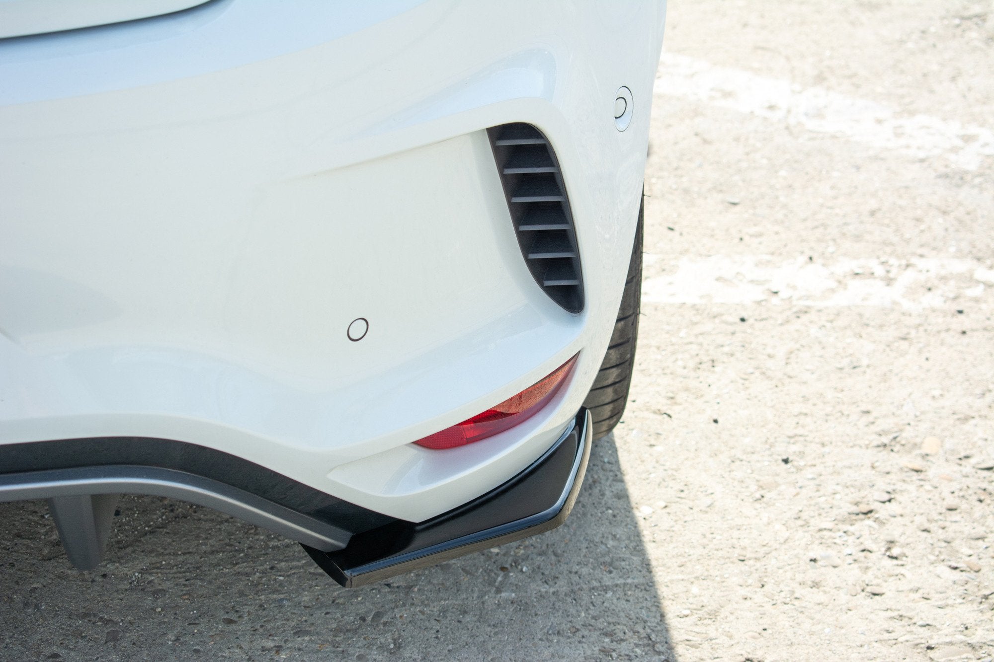 Maxton Design Heck Ansatz Flaps Diffusor passend für Renault Megane IV RS schwarz Hochglanz