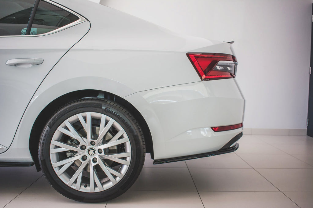 Maxton Design Heck Ansatz Flaps Diffusor passend für Skoda Superb Liftback / Combi Mk3 Facelift schwarz Hochglanz