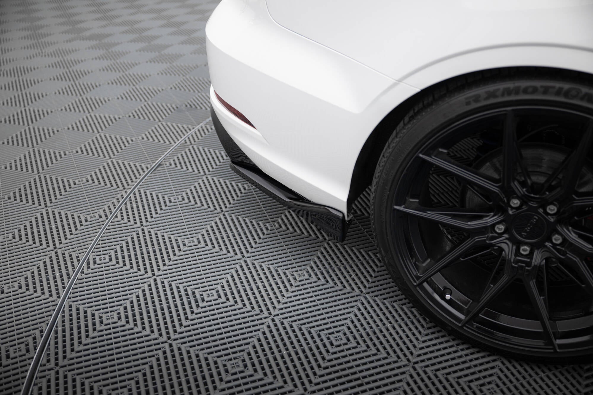 Maxton Design Heck Ansatz Flaps Diffusor V.2 passend für Audi A3 Limousine 8V Facelift schwarz Hochglanz