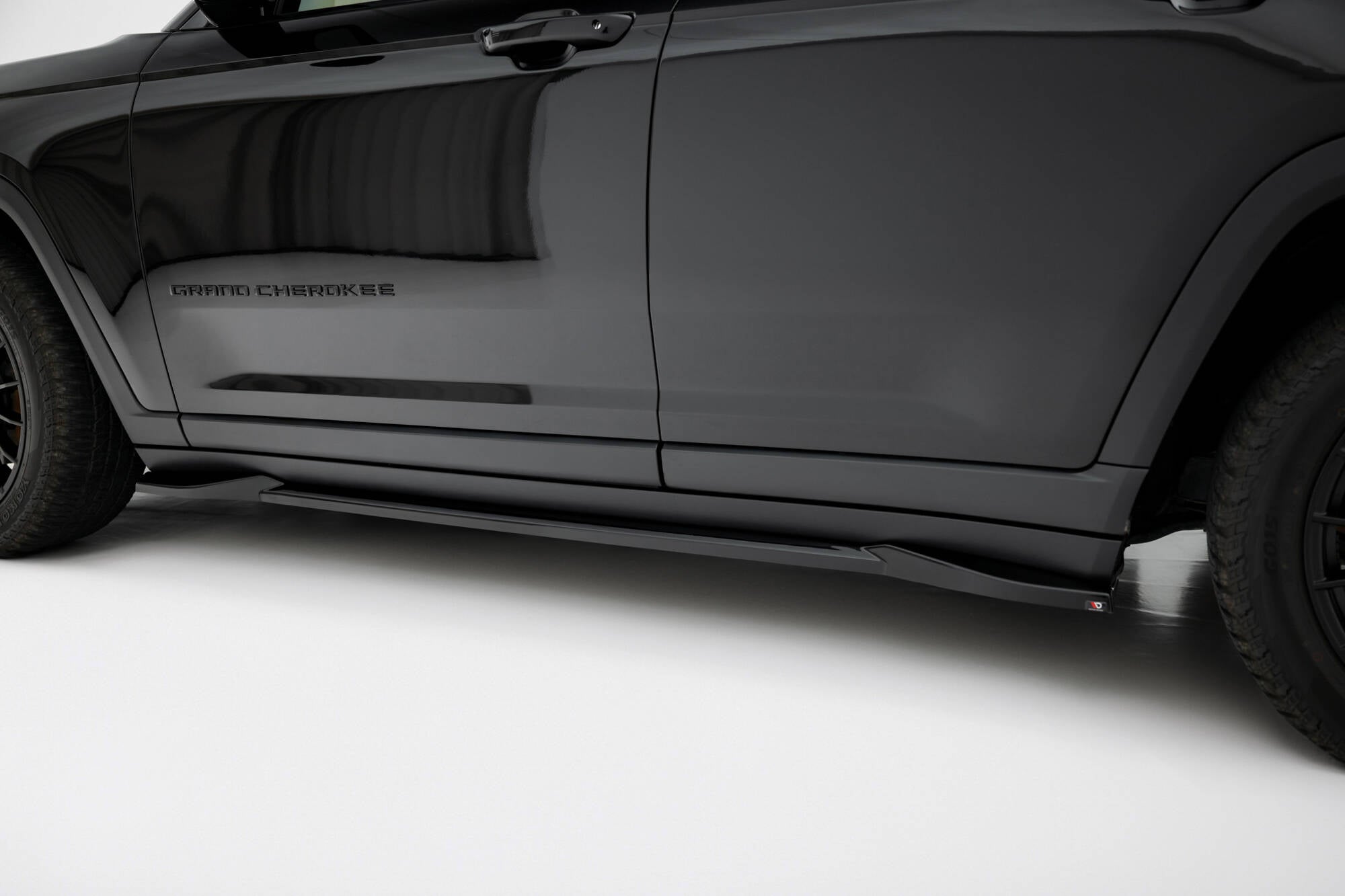 Maxton Design Street+ Seitenschweller Leisten passend für Jeep Grand Cherokee Trailhawk Mk5 schwarz Hochglanz