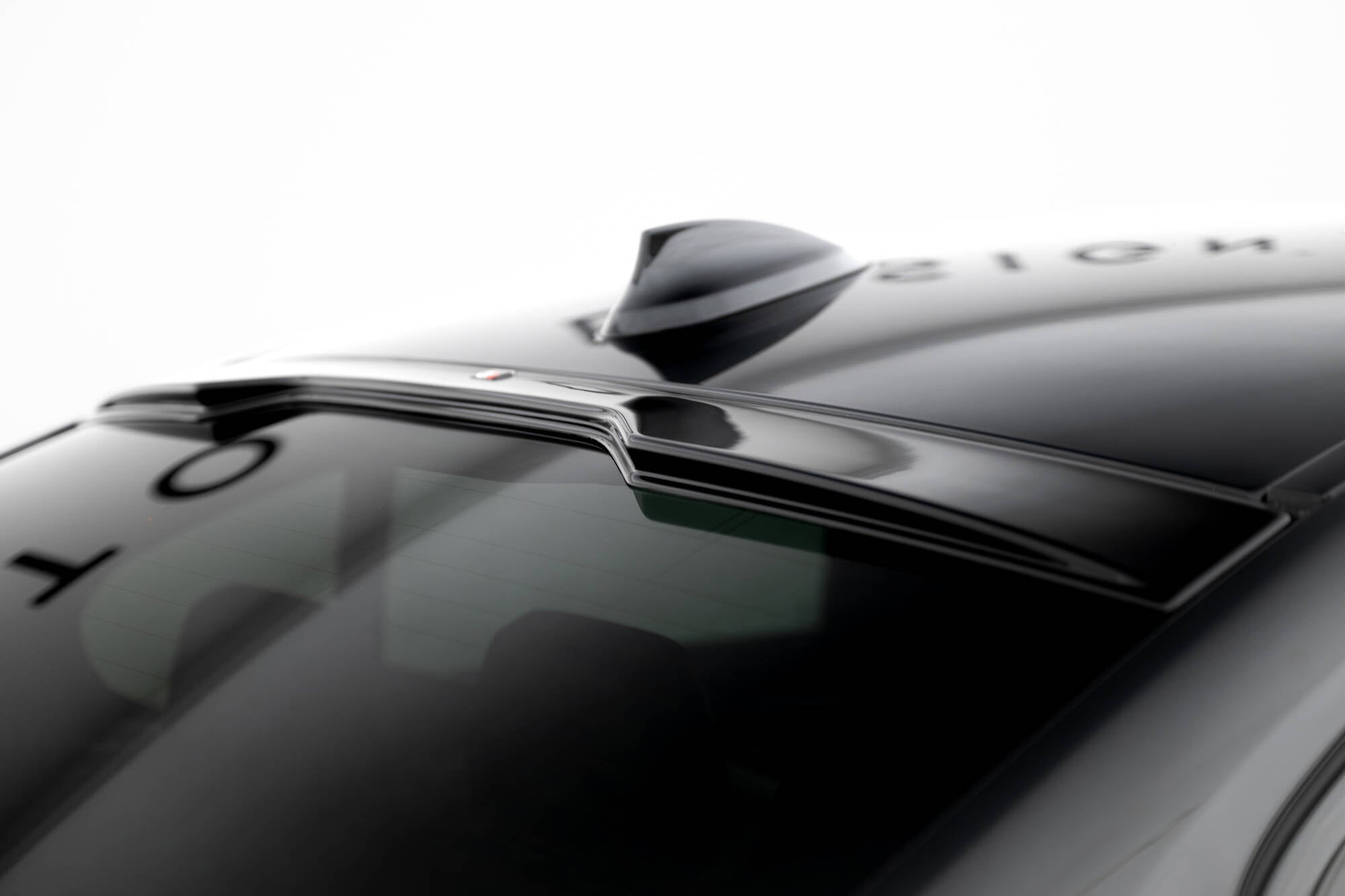 Maxton Design Heckscheiben Spoiler passend für BMW M550i / 5 M-Paket Limousine G30 schwarz Hochglanz