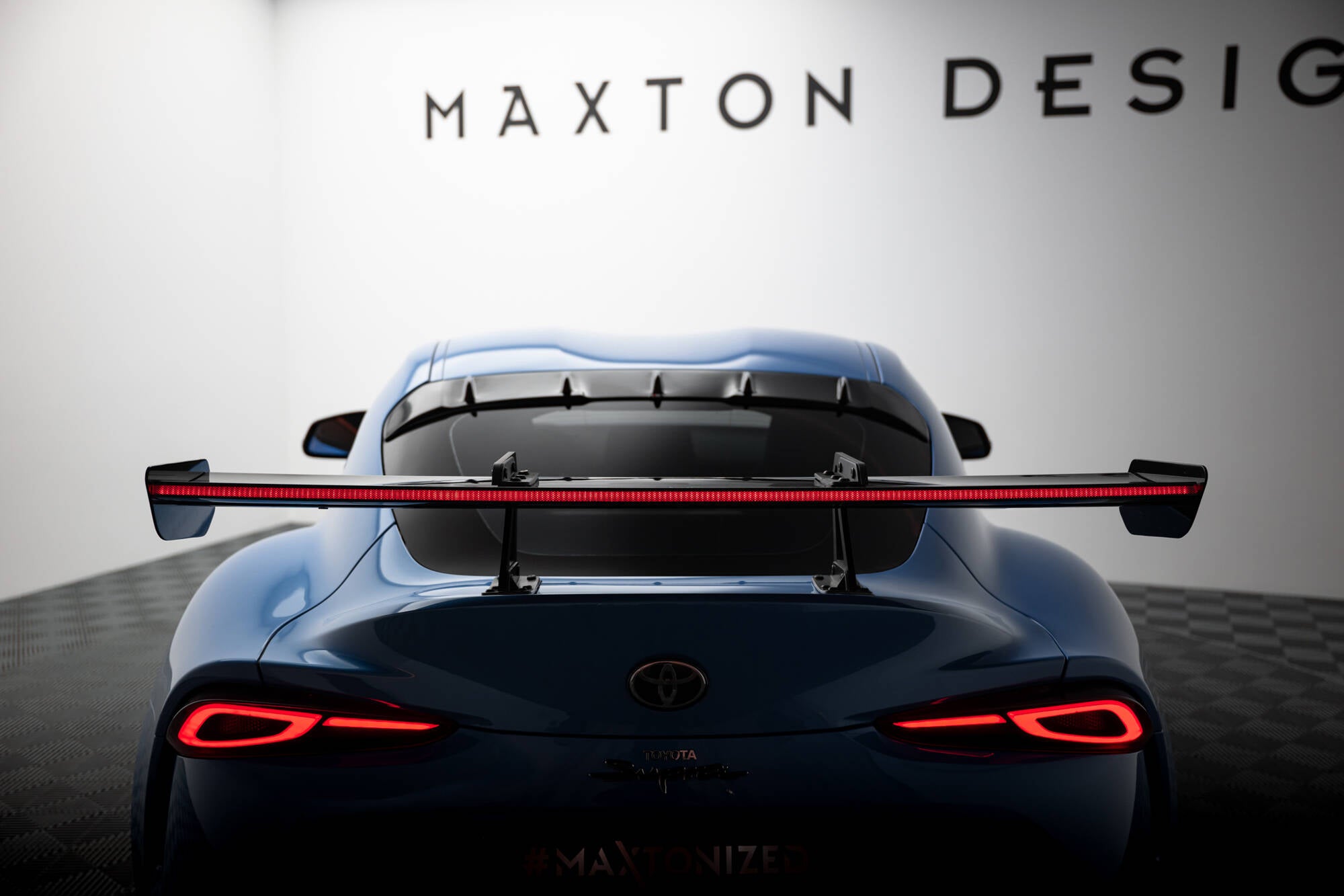 Maxton Design Carbon Spoiler With Upper Swan Mounting + LED Toyota Supra Mk5 für Toyota Supra Mk5