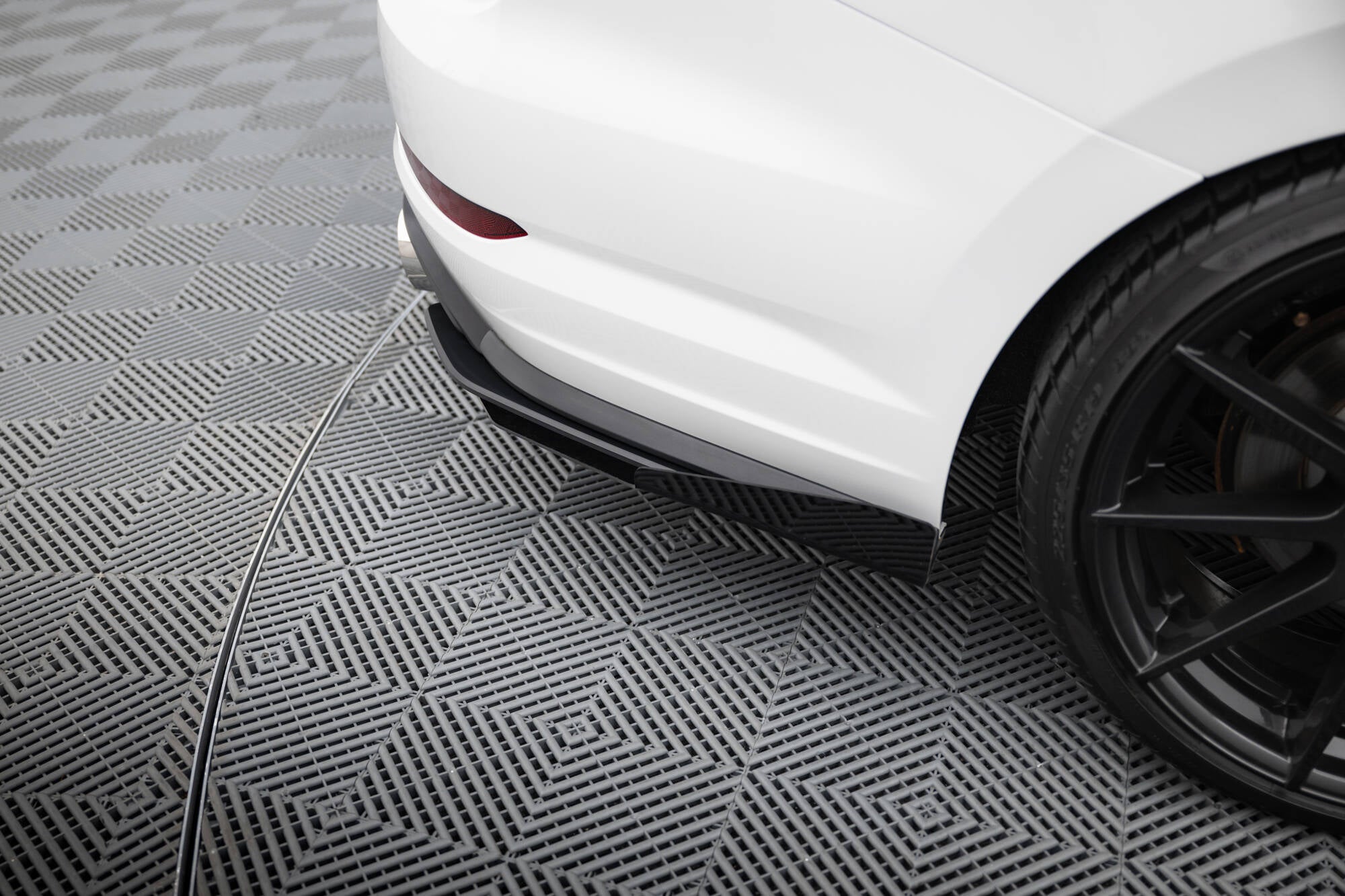Maxton Design Street Pro Heck Ansatz Flaps Diffusor + Flaps passend für VW Jetta GLI Mk7 schwarz Hochglanz