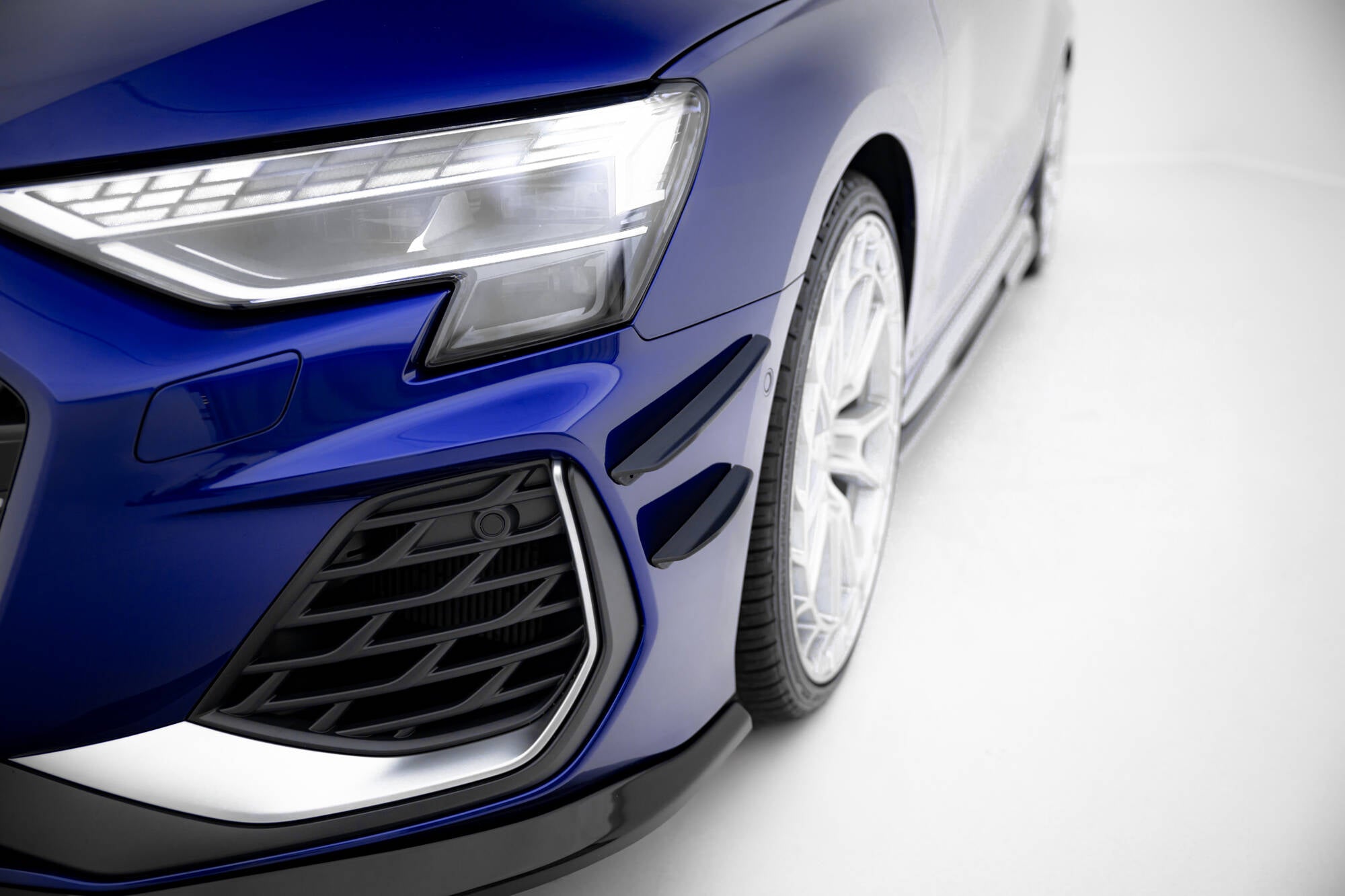 Maxton Design Stoßstangen Flaps Wings vorne Canards passend für Audi A3 S-Line Limousine / S3 Limousine 8Y Facelift