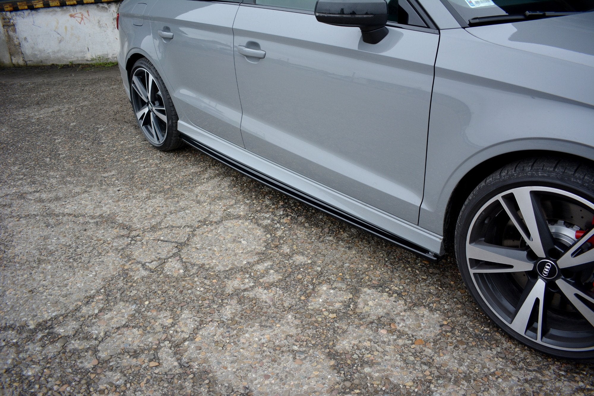 Maxton Design Street+ Seitenschweller Leisten passend für Audi RS3 Limousine 8V Facelift schwarz Hochglanz
