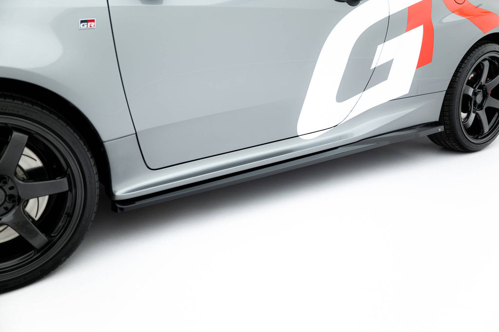 Maxton Design Street+ Seitenschweller Leisten passend für V.1 passend für Toyota GR Yaris Mk4 Facelift schwarz Hochglanz