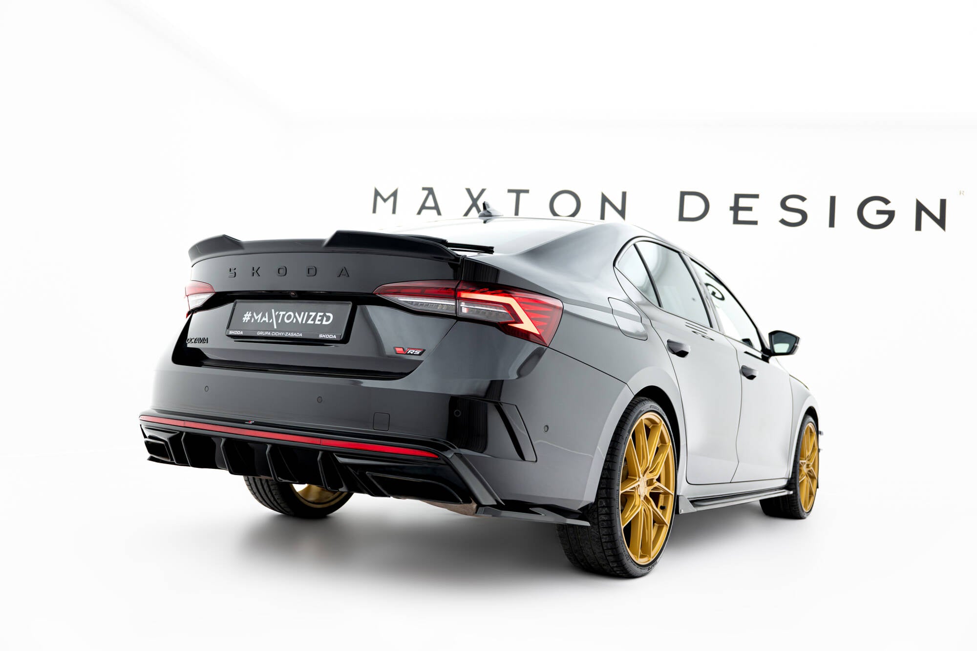 Maxton Design Spoiler CAP 3D passend für Skoda Octavia RS / Sportline / Standard Liftback MK4 / Mk4 Facelift schwarz Hochglanz