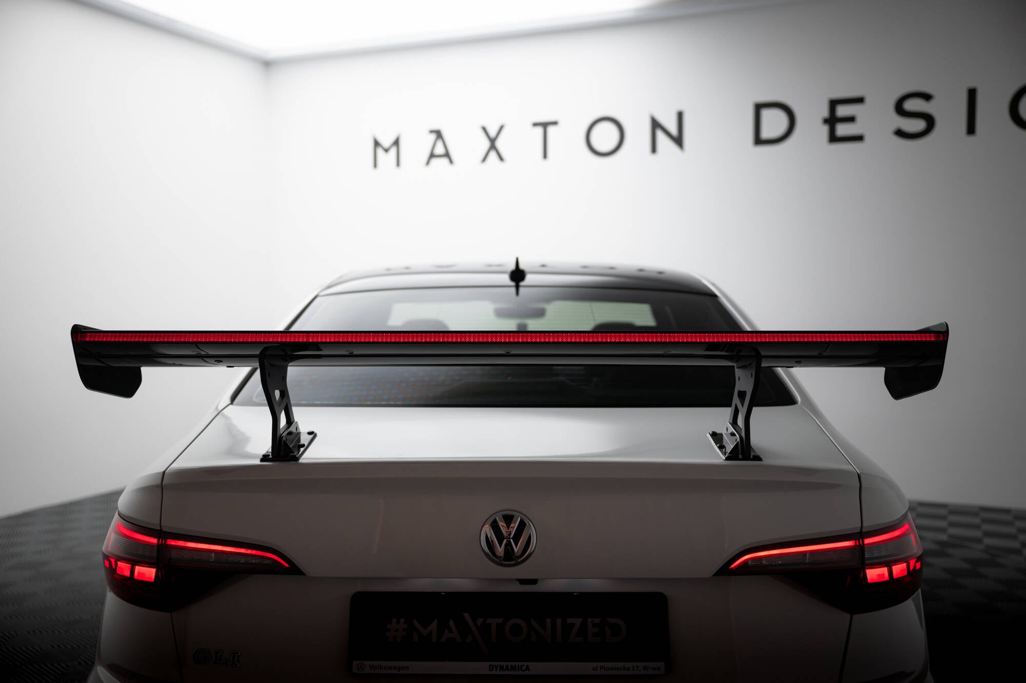 Maxton Design Carbon Spoiler With Internal Brackets Uprights + LED VW Jetta GLI Mk7 für Volkswagen Jetta Mk7