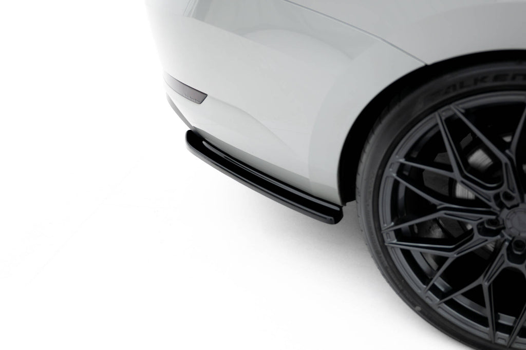 Maxton Design Heck Ansatz Flaps Diffusor V.1 passend für Skoda Superb Liftback / Combi Mk3 schwarz Hochglanz