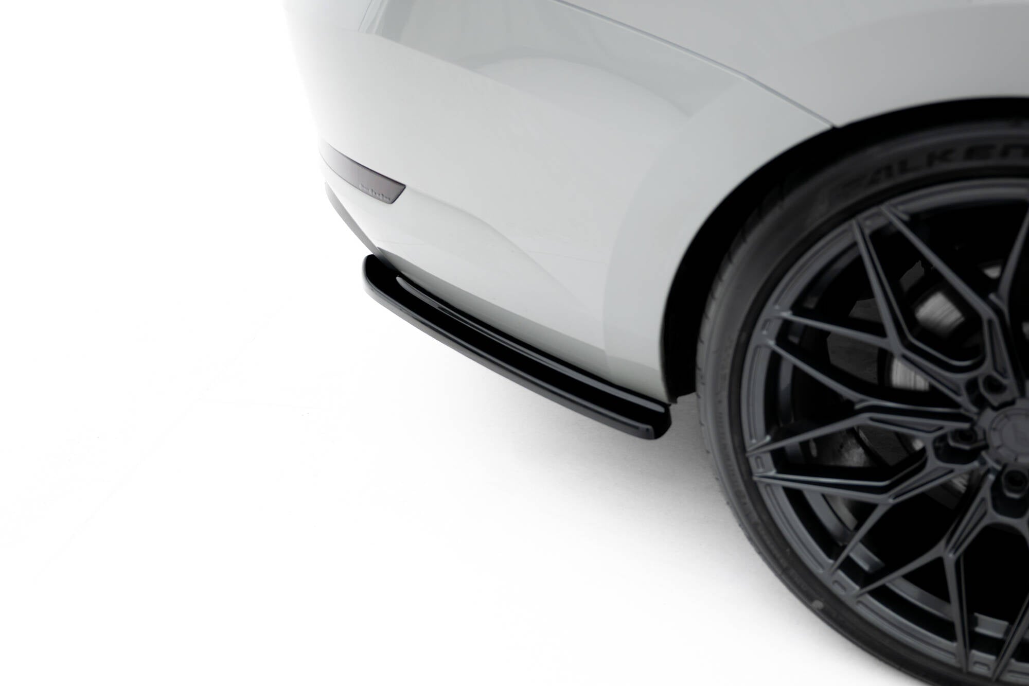 Maxton Design Heck Ansatz Flaps Diffusor V.1 passend für Skoda Superb Liftback / Combi Mk3 schwarz Hochglanz