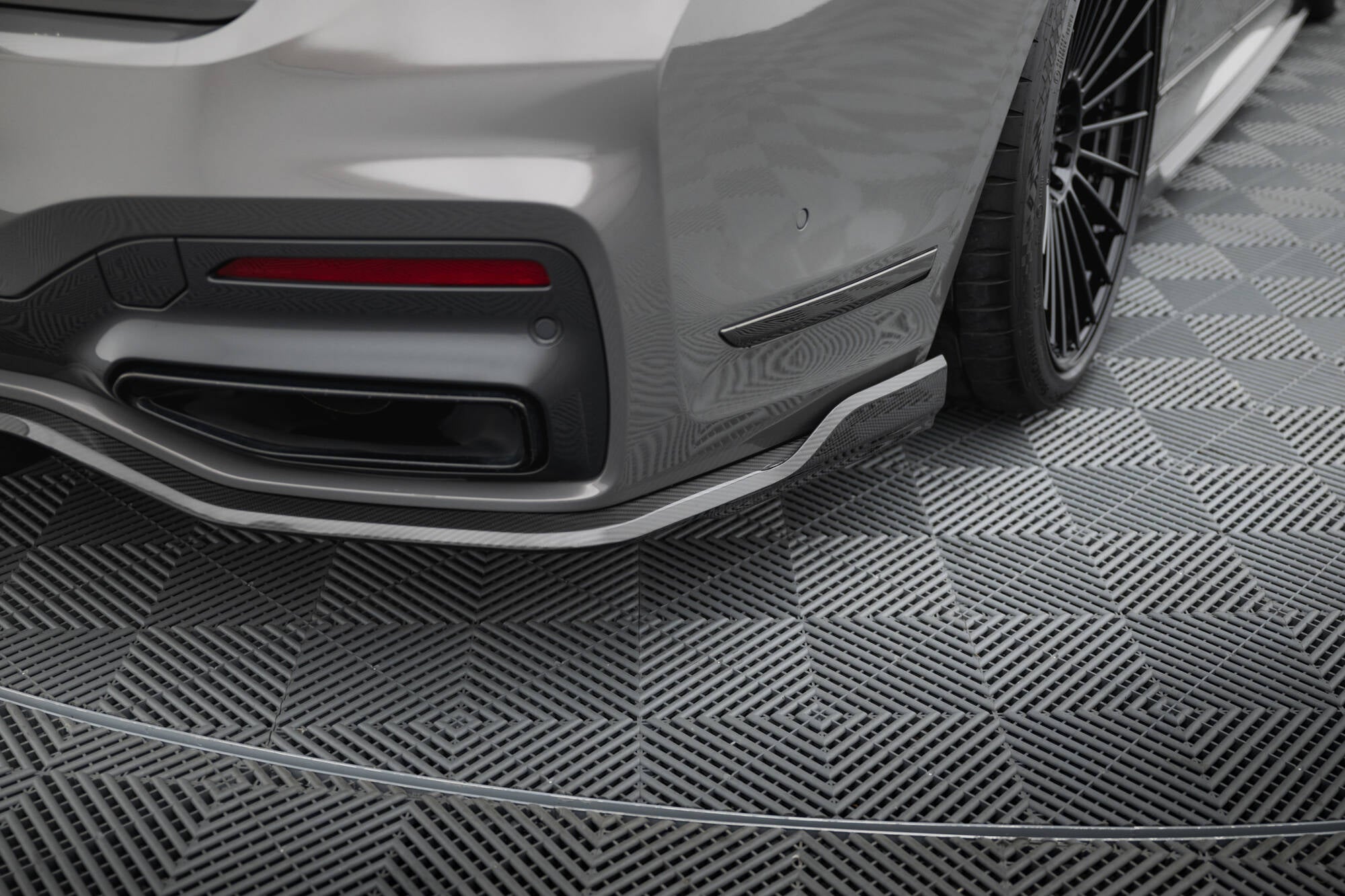 Maxton Design Prepreg Carbon Fiber Rear Splitter BMW 7 M-Paket G11 / G12 Facelift für BMW 7er G11