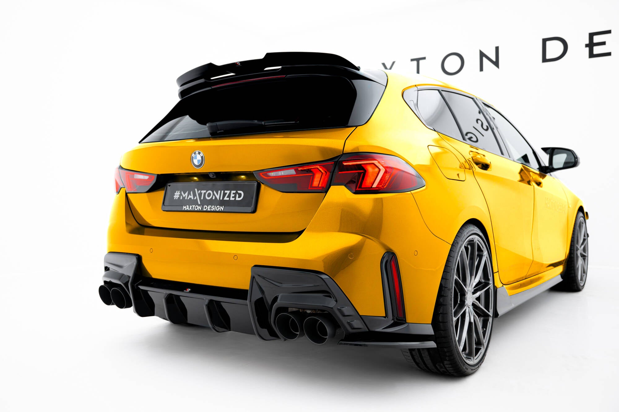 Maxton Design Spoiler CAP V.3 passend für BMW 1er M-Paket F70 schwarz Hochglanz