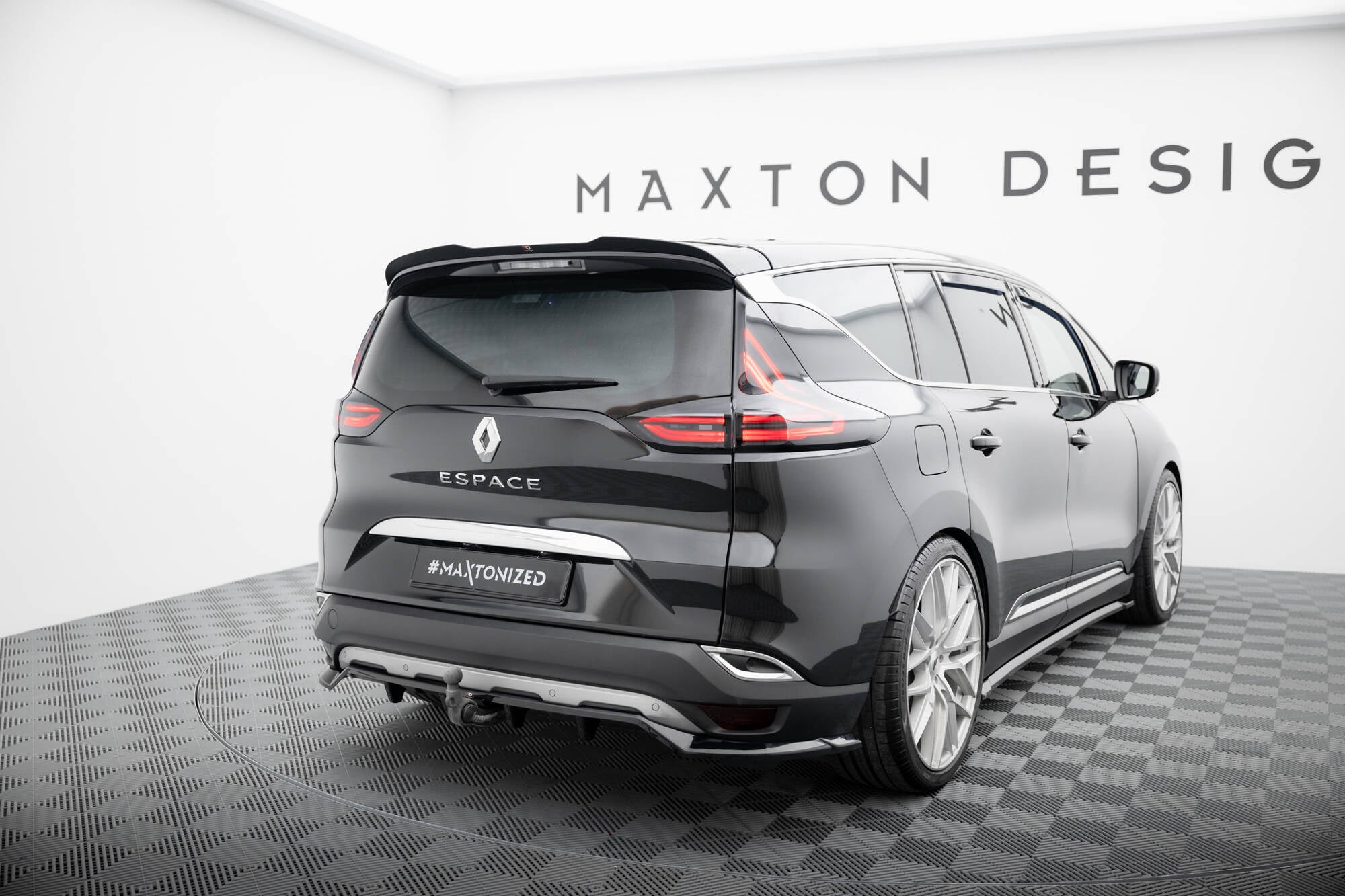 Maxton Design Street+ Mittlerer Diffusor RACE passend für Renault Espace Mk5 schwarz Hochglanz