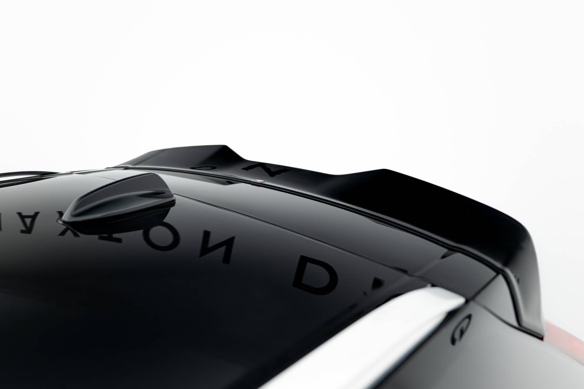 Maxton Design Spoiler CAP 3D passend für Volvo XC60 Mk2 schwarz Hochglanz