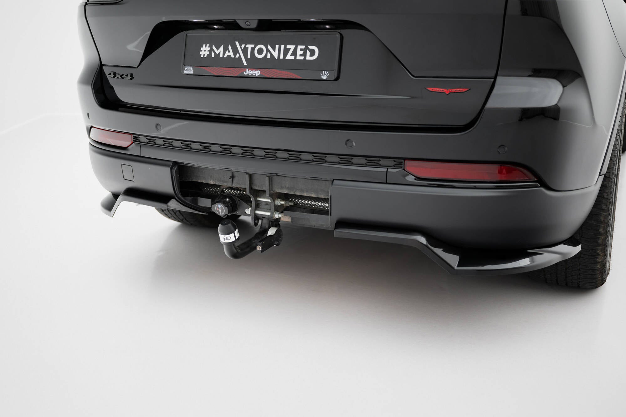 Maxton Design Street+ Mittlerer Diffusor RACE passend für Jeep Grand Cherokee Trailhawk Mk5 schwarz Hochglanz
