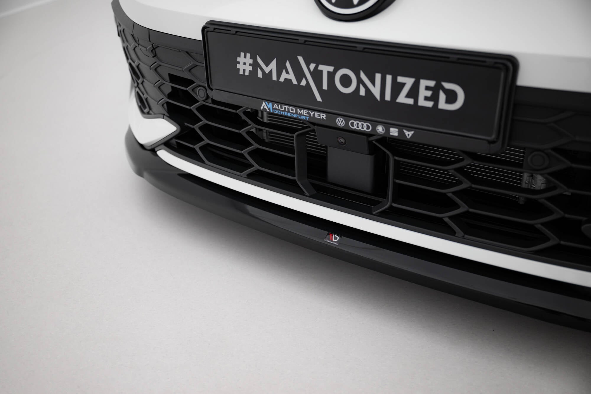 Maxton Design Street+ Spoilerlippe Front Ansatz V.4 passend für VW Golf GTI / GTE / R-Line Mk8 Facelift schwarz Hochglanz