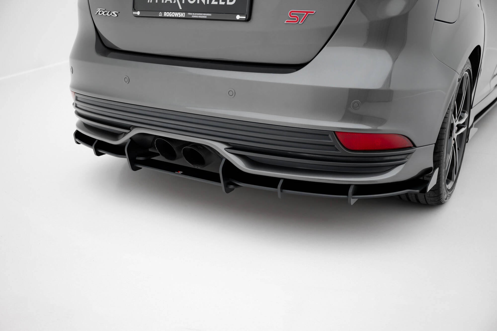 Maxton Design Street Pro Heckschürze + Flaps passend für Ford Focus ST Mk3 Facelift schwarz Hochglanz