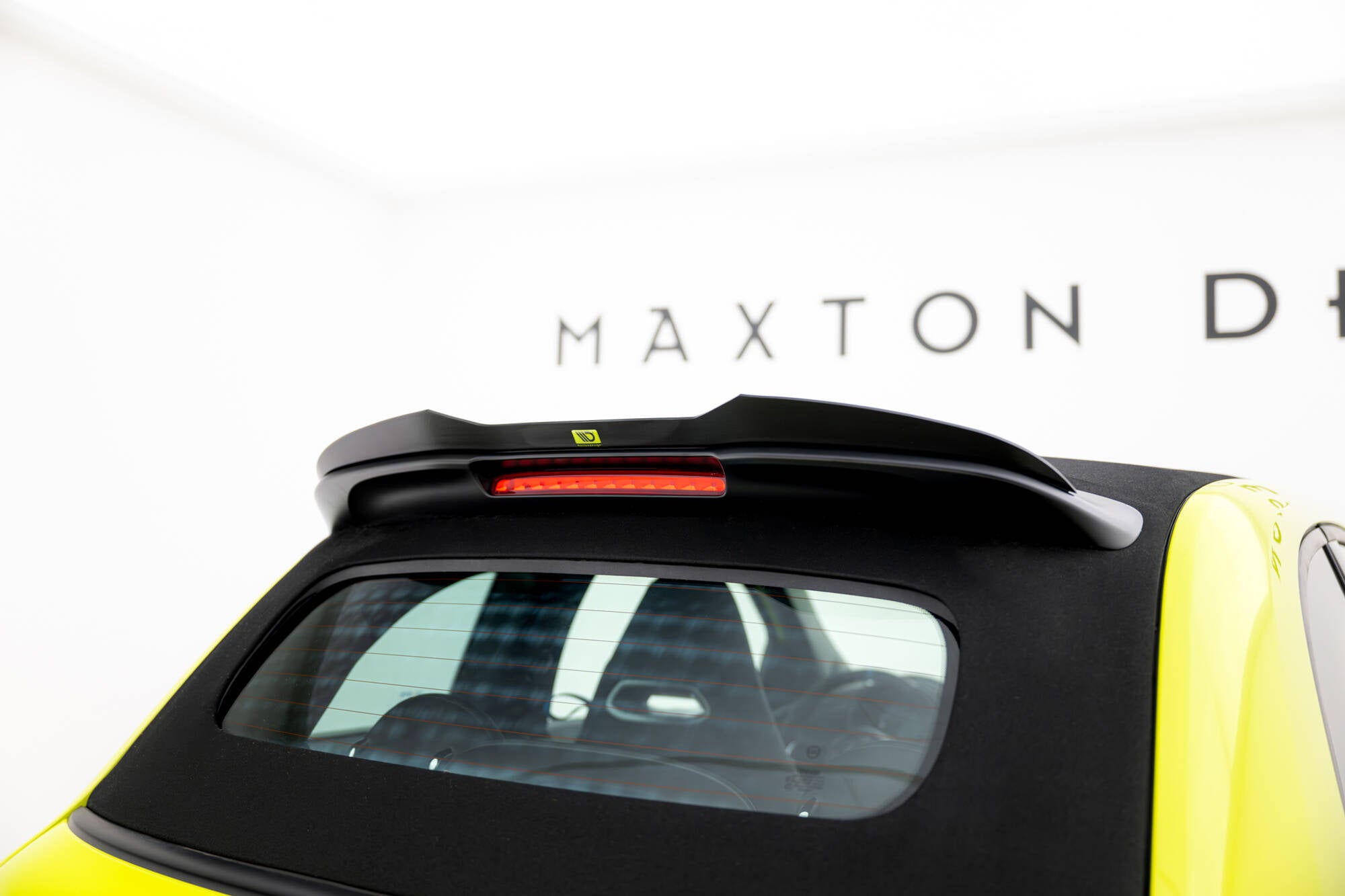 Maxton Design Spoiler CAP passend für Abarth 500e schwarz Hochglanz