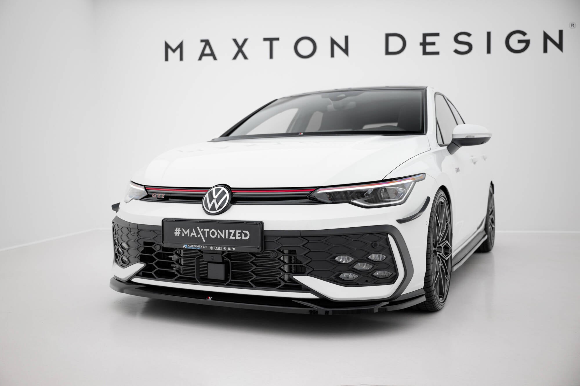 Maxton Design Street+ Spoilerlippe Front Ansatz V.4 passend für VW Golf GTI / GTE / R-Line Mk8 Facelift schwarz Hochglanz