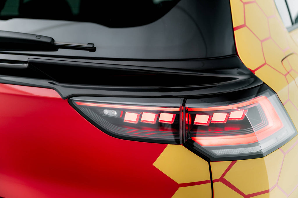 Maxton Design Niedriger Spoiler CAP 3D passend für VW Golf R Mk8 Facelift schwarz Hochglanz