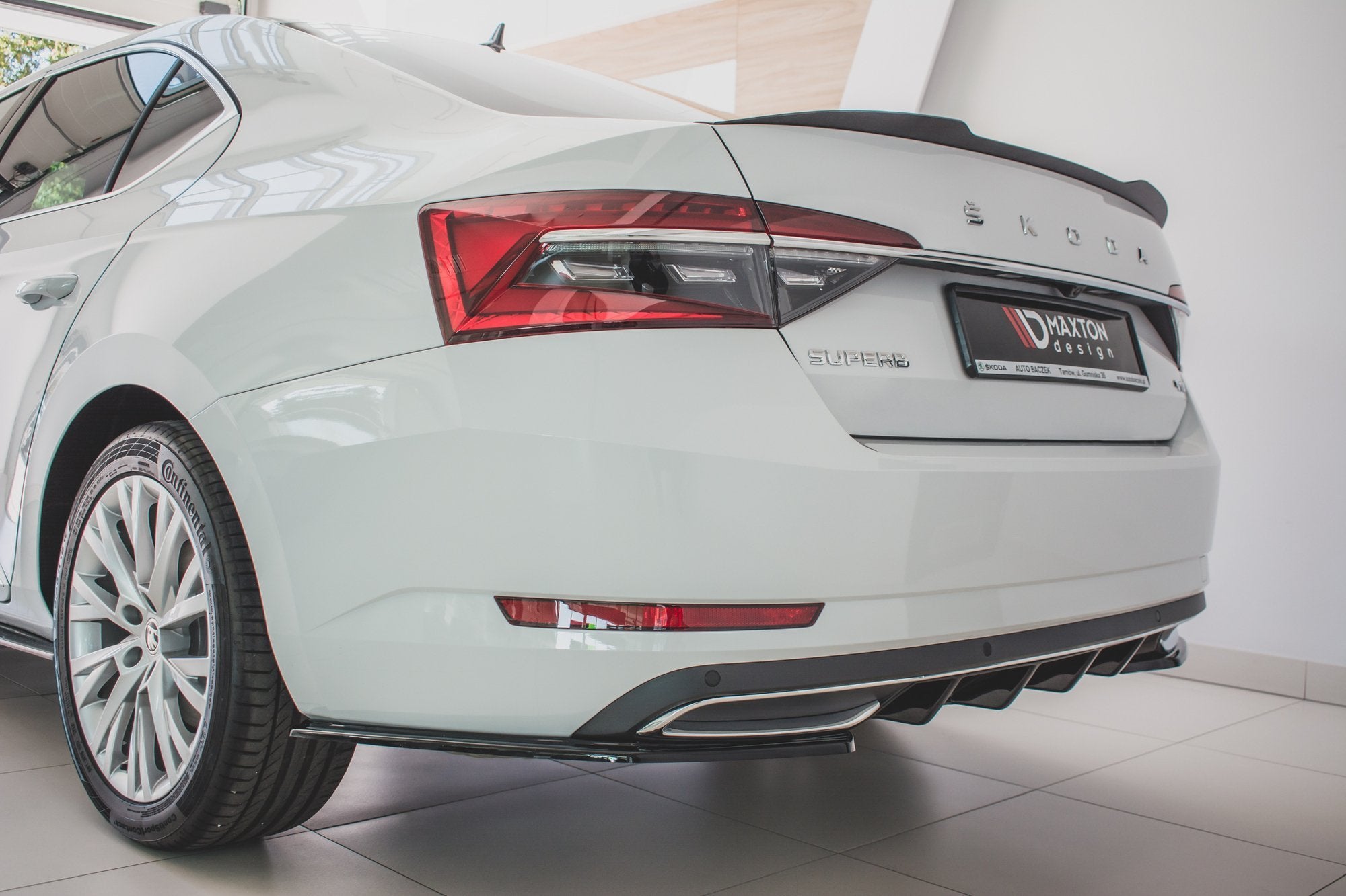 Maxton Design Heck Ansatz Flaps Diffusor passend für Skoda Superb Liftback / Combi Mk3 Facelift schwarz Hochglanz