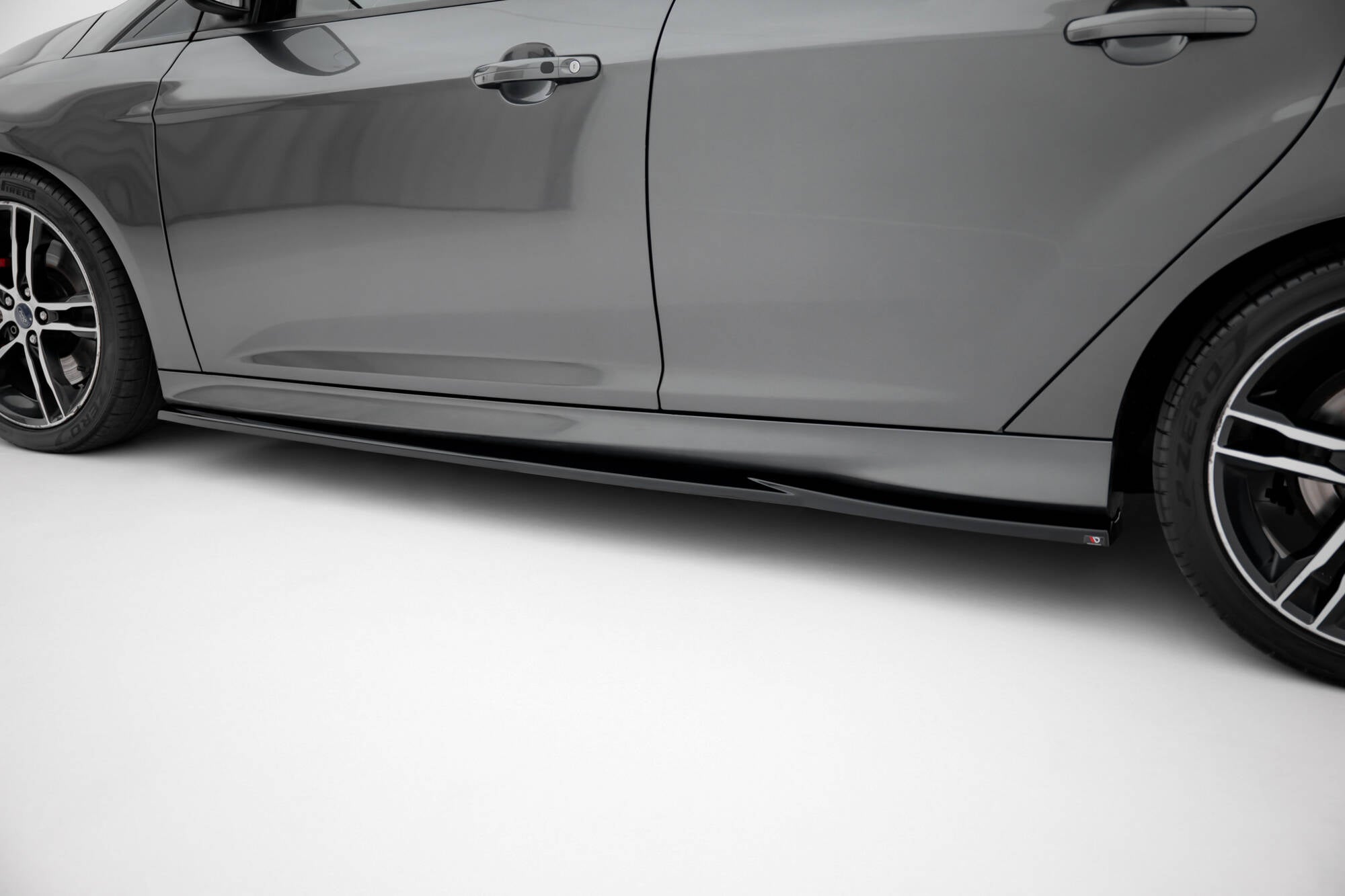 Maxton Design Street+ Seitenschweller Leisten passend für V.3 passend für Ford Focus ST Mk3 schwarz Hochglanz