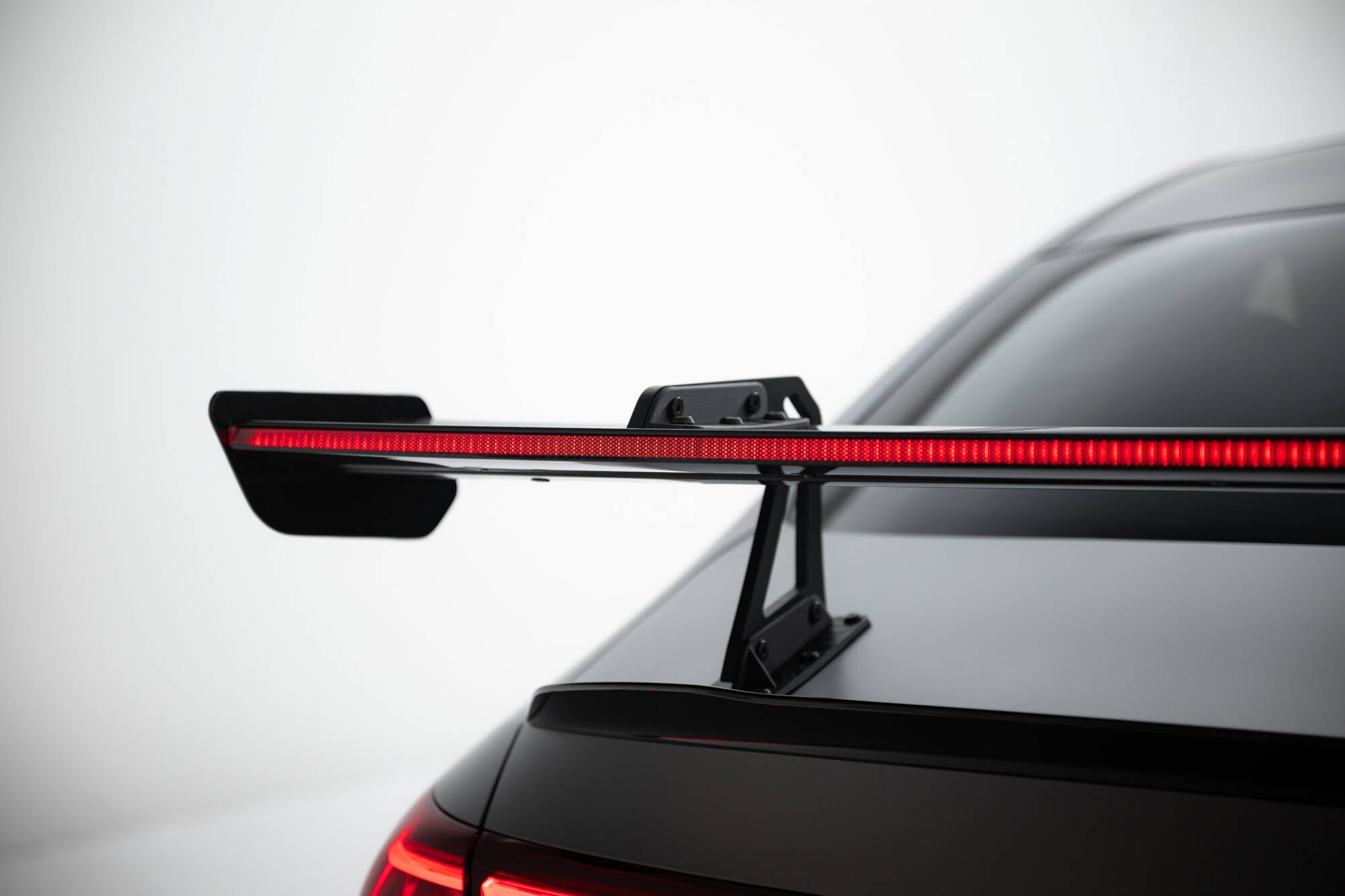 Maxton Design Carbon Spoiler With Upper Swan Mounting + LED Mercedes-Benz CLA Coupe C118 / C118 Facelift für Mercedes-Benz CLA C118