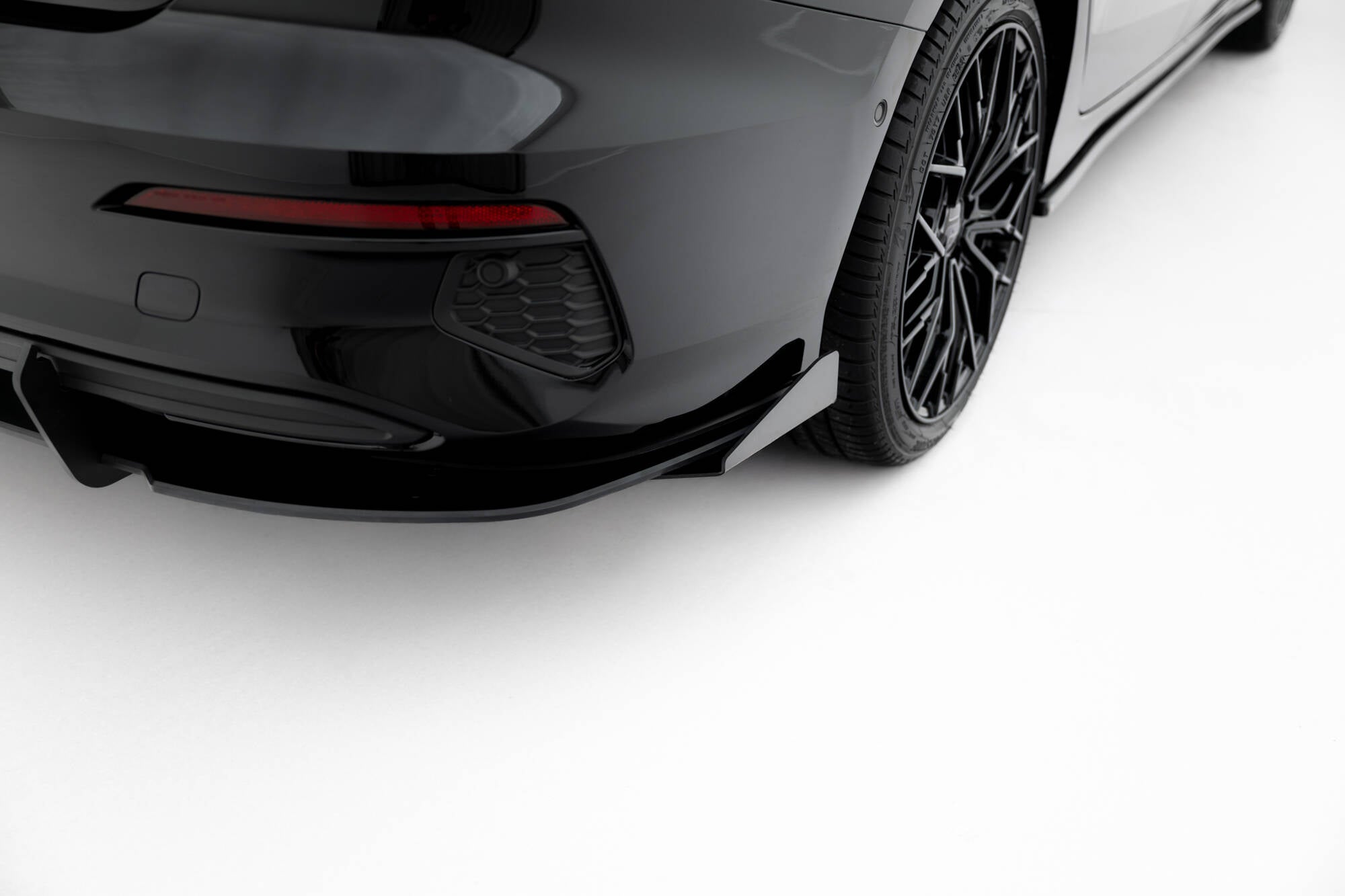 Maxton Design Hintere Seiten Flaps passend für Audi A3 Limousine 8Y schwarz Hochglanz