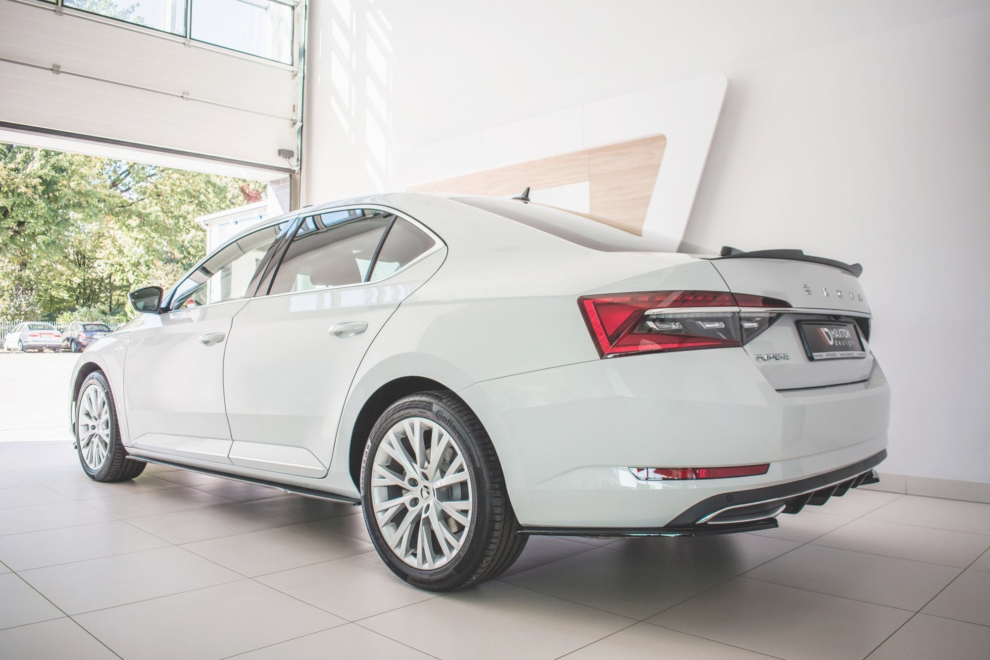 Maxton Design Street+ Seitenschweller Leisten passend für Skoda Superb Liftback / Combi Mk3 Facelift schwarz Hochglanz