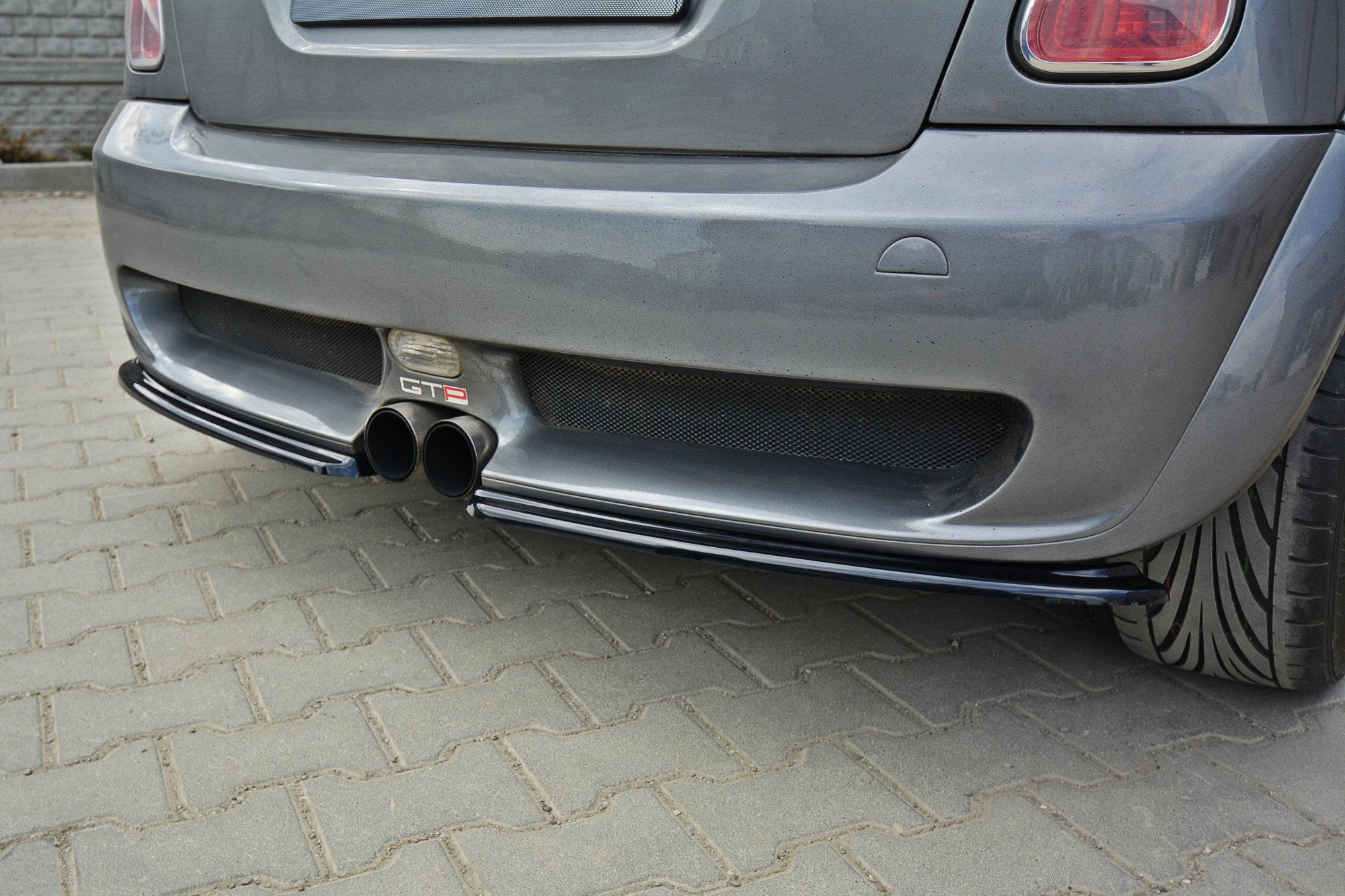 Maxton Design Heck Ansatz Flaps Diffusor passend für MINI R53 COOPER S JCW schwarz Hochglanz