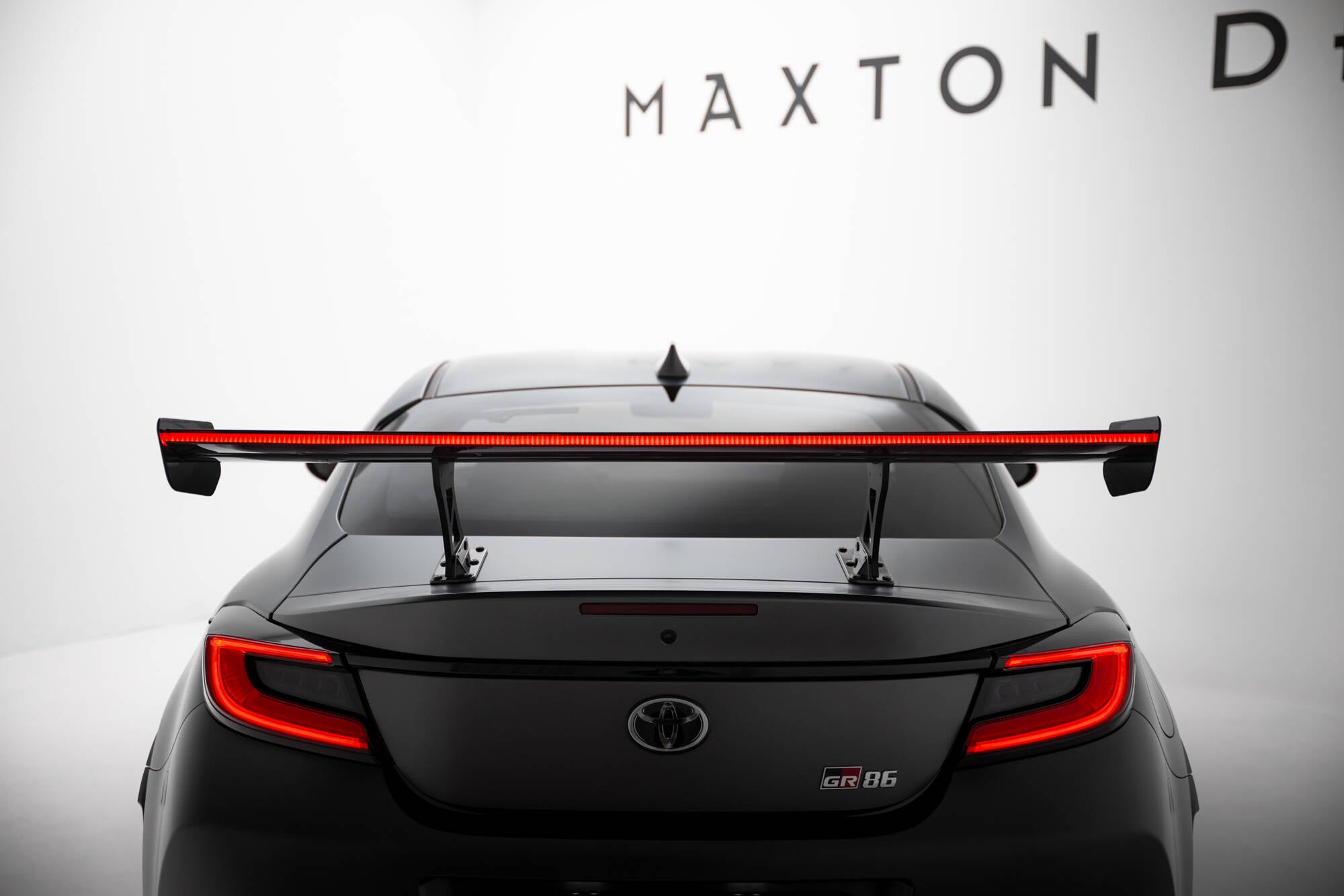 Maxton Design Carbon Spoiler With Internal Brackets Uprights + LED Toyota GR86 / Subaru BRZ Mk2 für Toyota GR86 Mk1