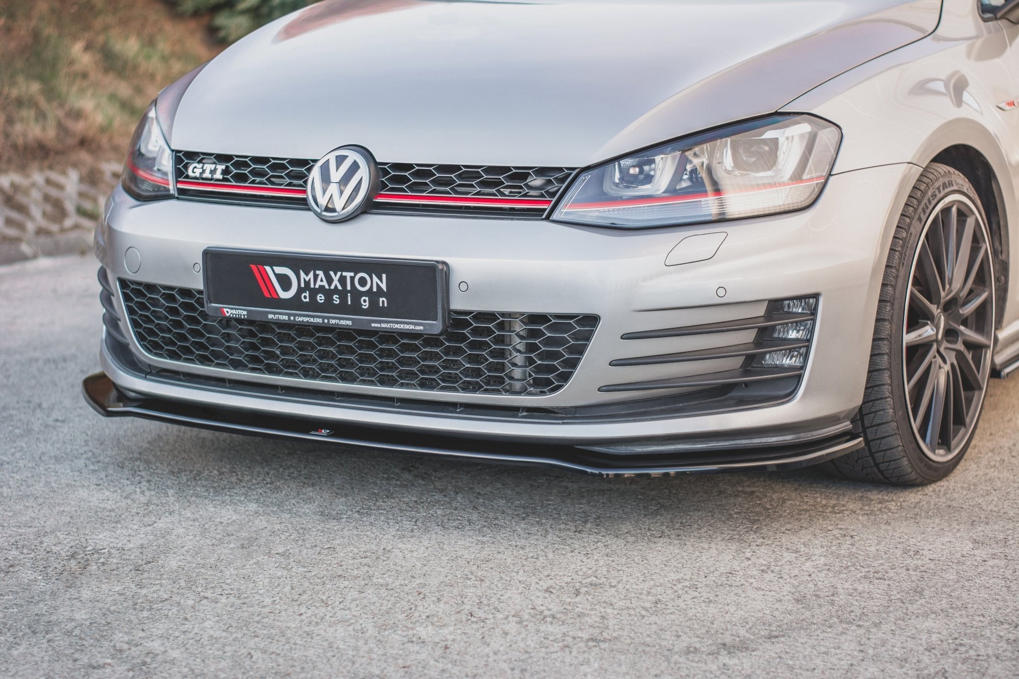 Maxton Design Street+ Spoilerlippe Front Ansatz V.2 passend für VW Golf GTI / GTD Mk7 schwarz Hochglanz