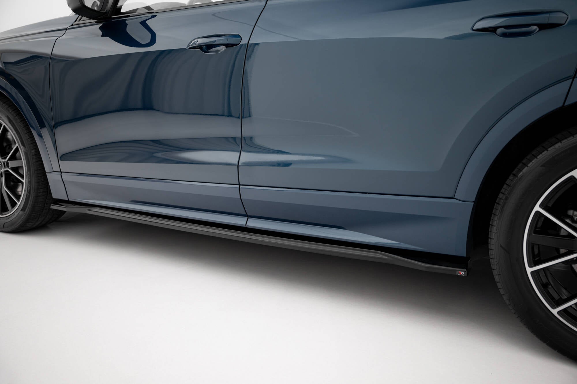 Maxton Design Street+ Seitenschweller Leisten passend für Audi Q8 Mk1 schwarz Hochglanz