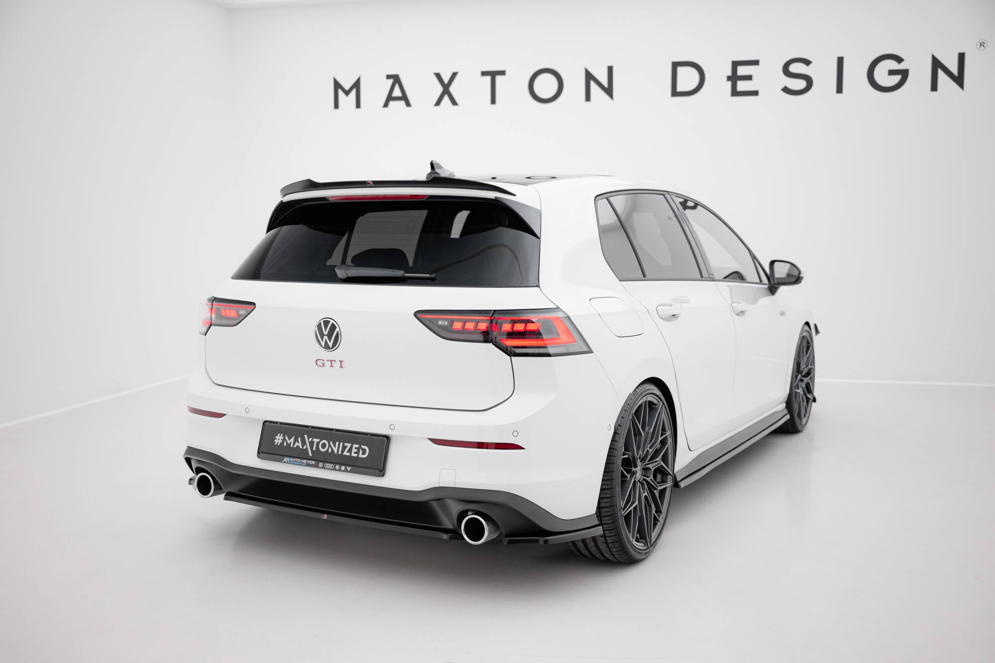 Maxton Design Spoiler CAP V.1 passend für VW Golf GTI / GTE / GTD / R-Line / R Mk8 schwarz Hochglanz