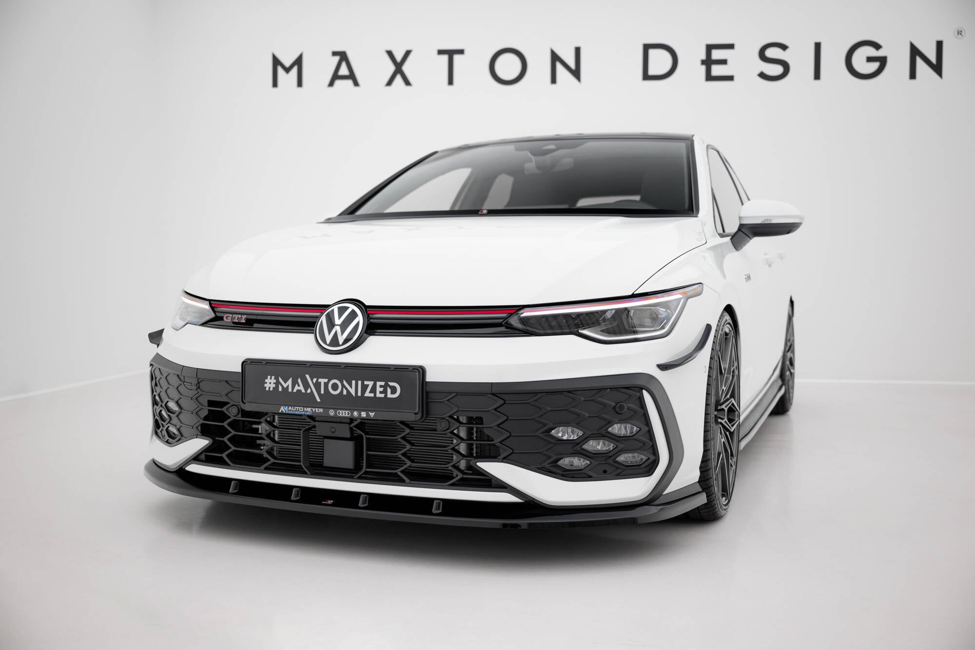 Maxton Design Street+ Spoilerlippe Front Ansatz V.5 passend für VW Golf GTI / GTE / R-Line Mk8 Facelift schwarz Hochglanz