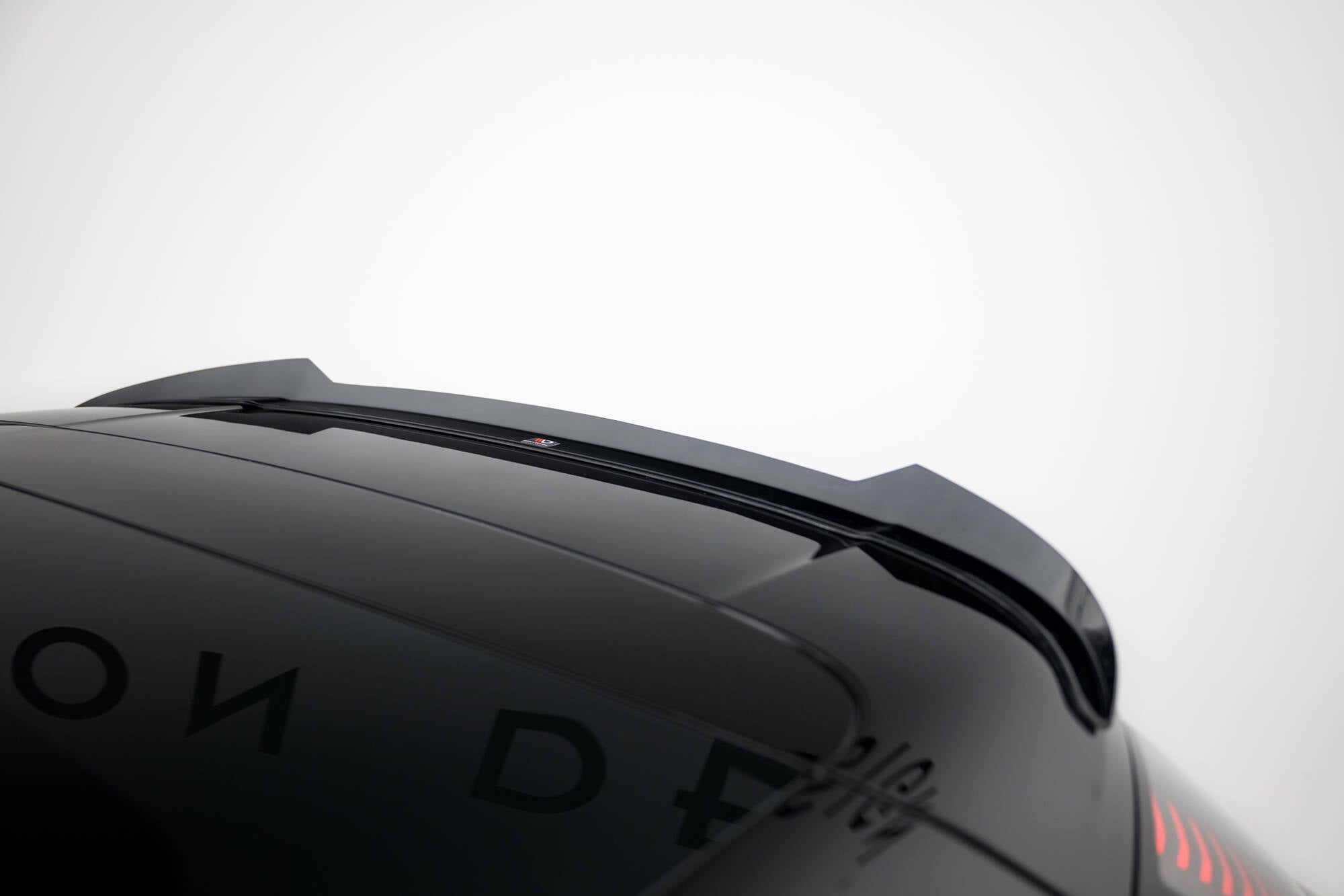 Maxton Design Spoiler CAP passend für Volvo EX30 Mk1 schwarz Hochglanz