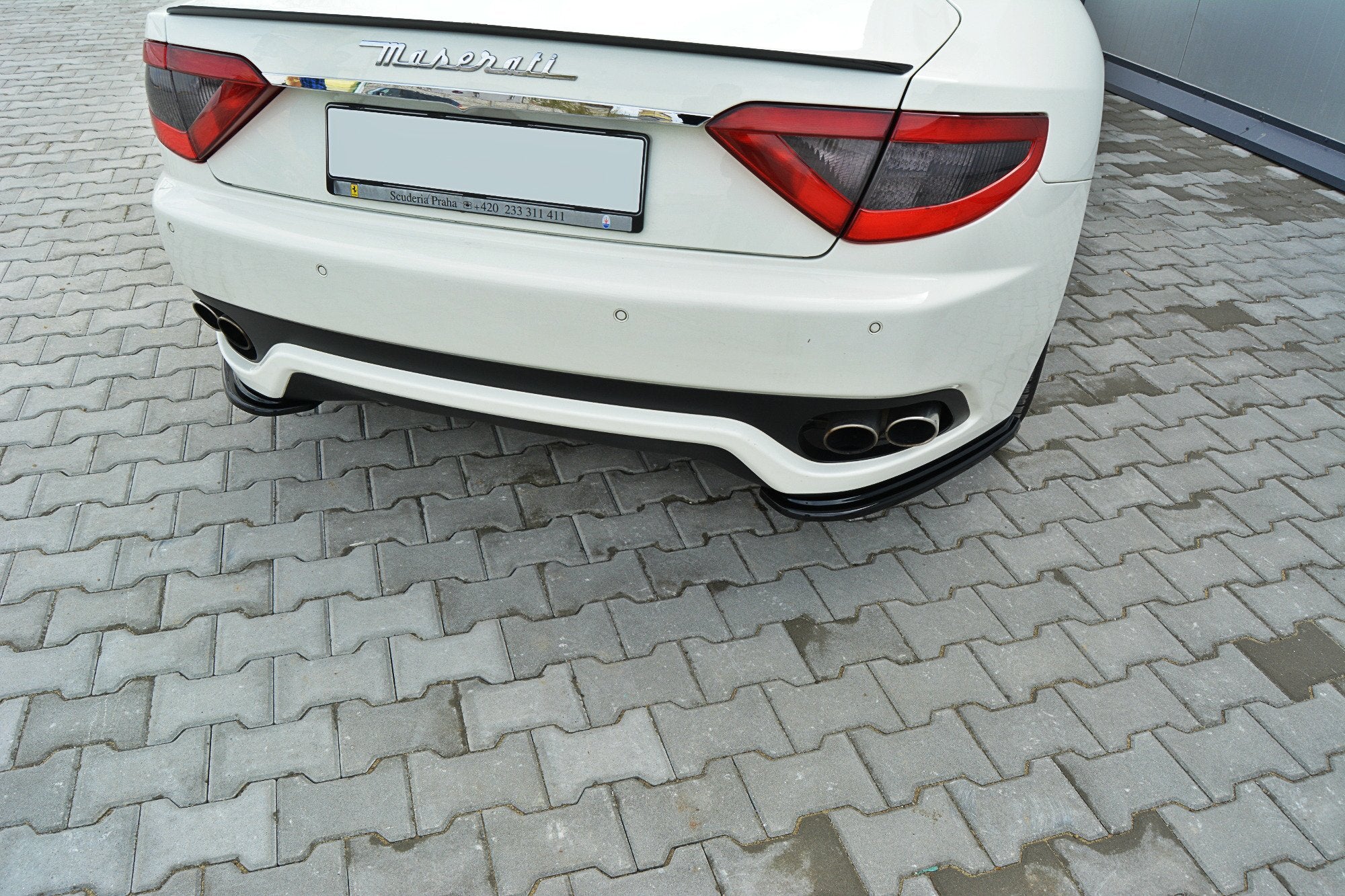 Maxton Design Heck Ansatz Flaps Diffusor passend für Maserati Granturismo Mk1 schwarz Hochglanz