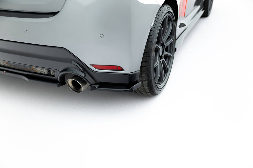 Maxton Design Heck Ansatz Flaps Diffusor V.1 passend für Toyota GR Yaris Mk4 Facelift schwarz Hochglanz