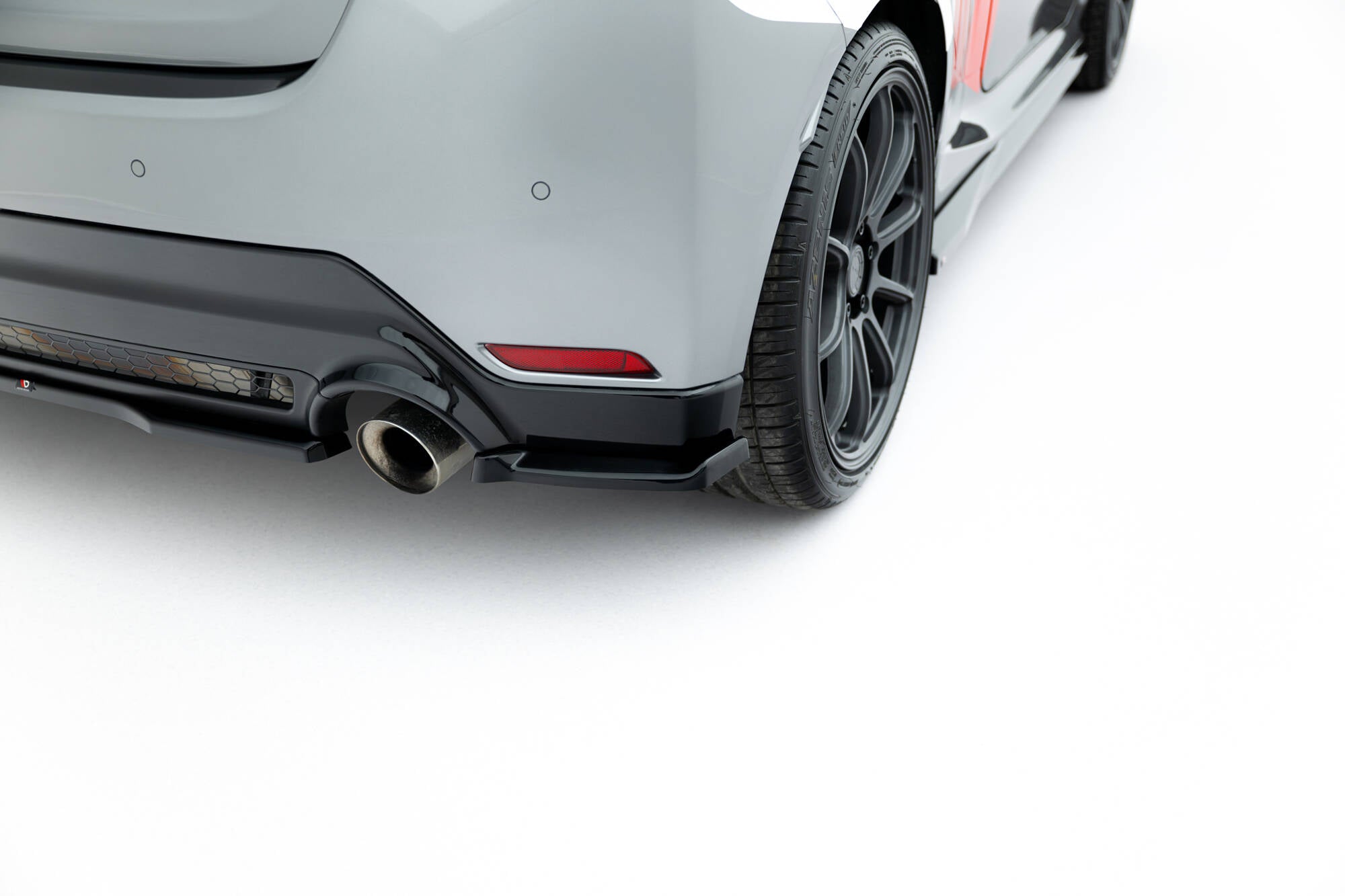 Maxton Design Heck Ansatz Flaps Diffusor V.1 passend für Toyota GR Yaris Mk4 Facelift schwarz Hochglanz