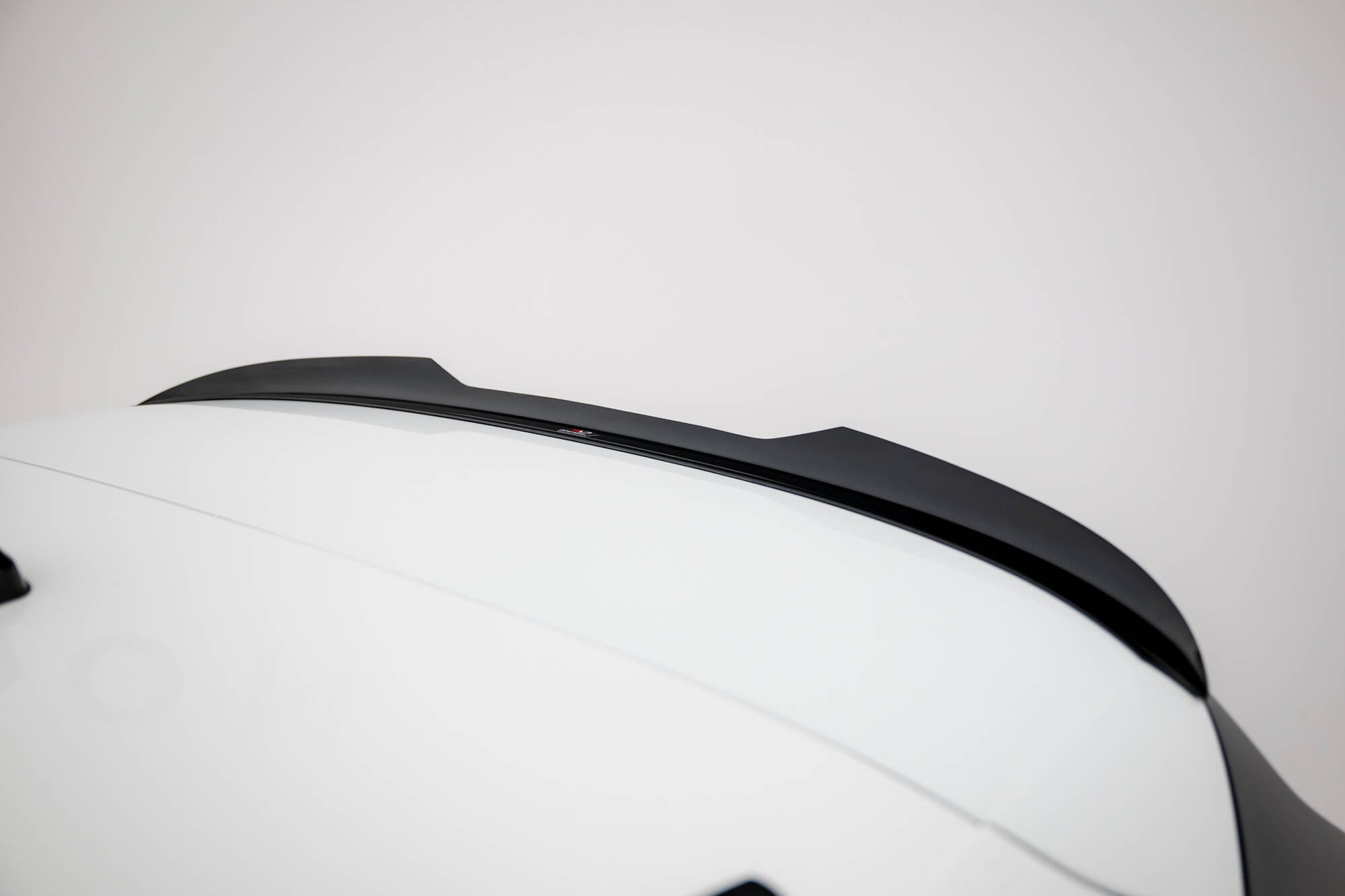 Maxton Design Spoiler CAP passend für VW Passat B9 schwarz Hochglanz