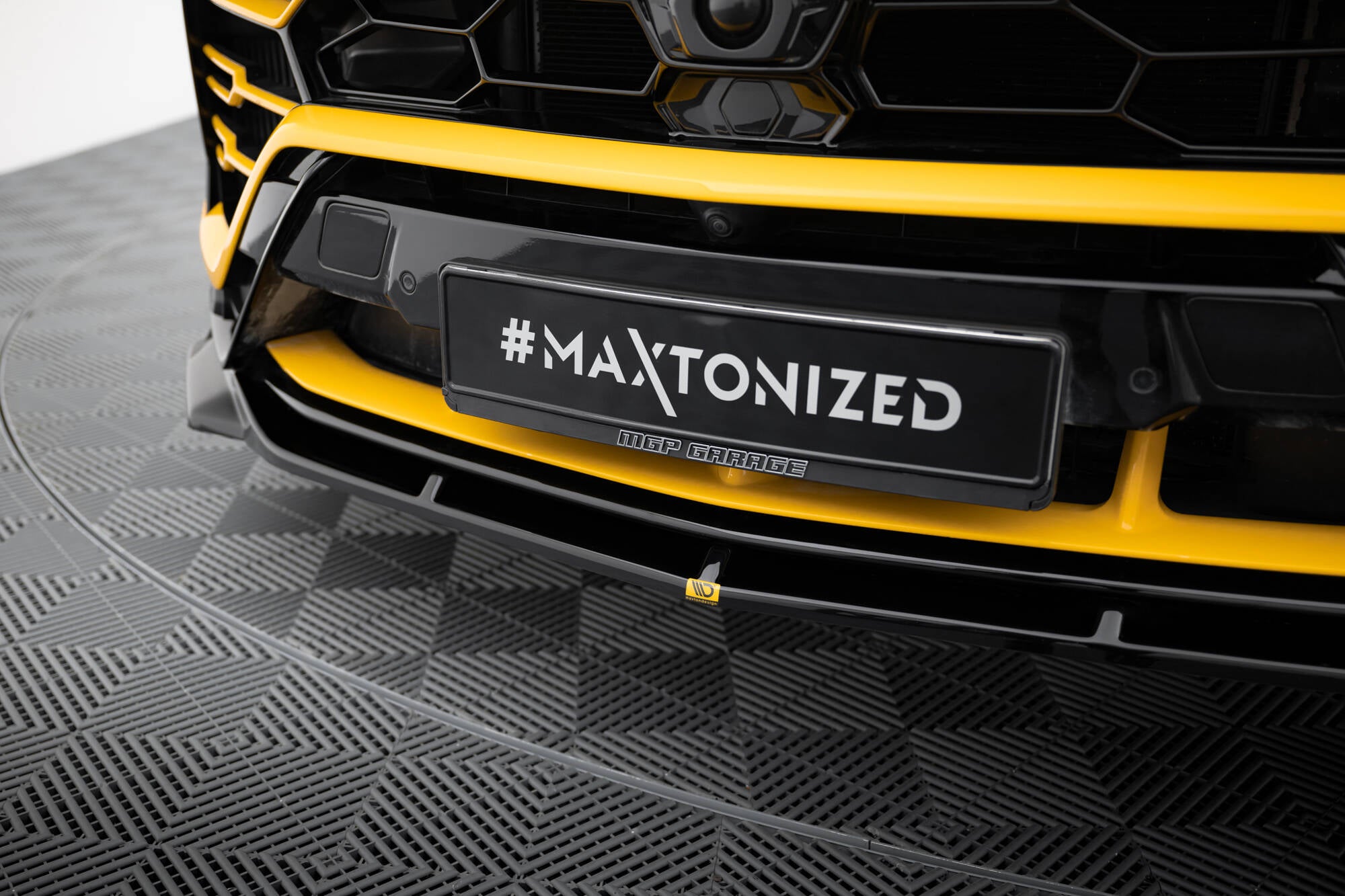 Maxton Design Street+ Spoilerlippe Front Ansatz V.3 passend für Lamborghini Urus Mk1 schwarz Hochglanz